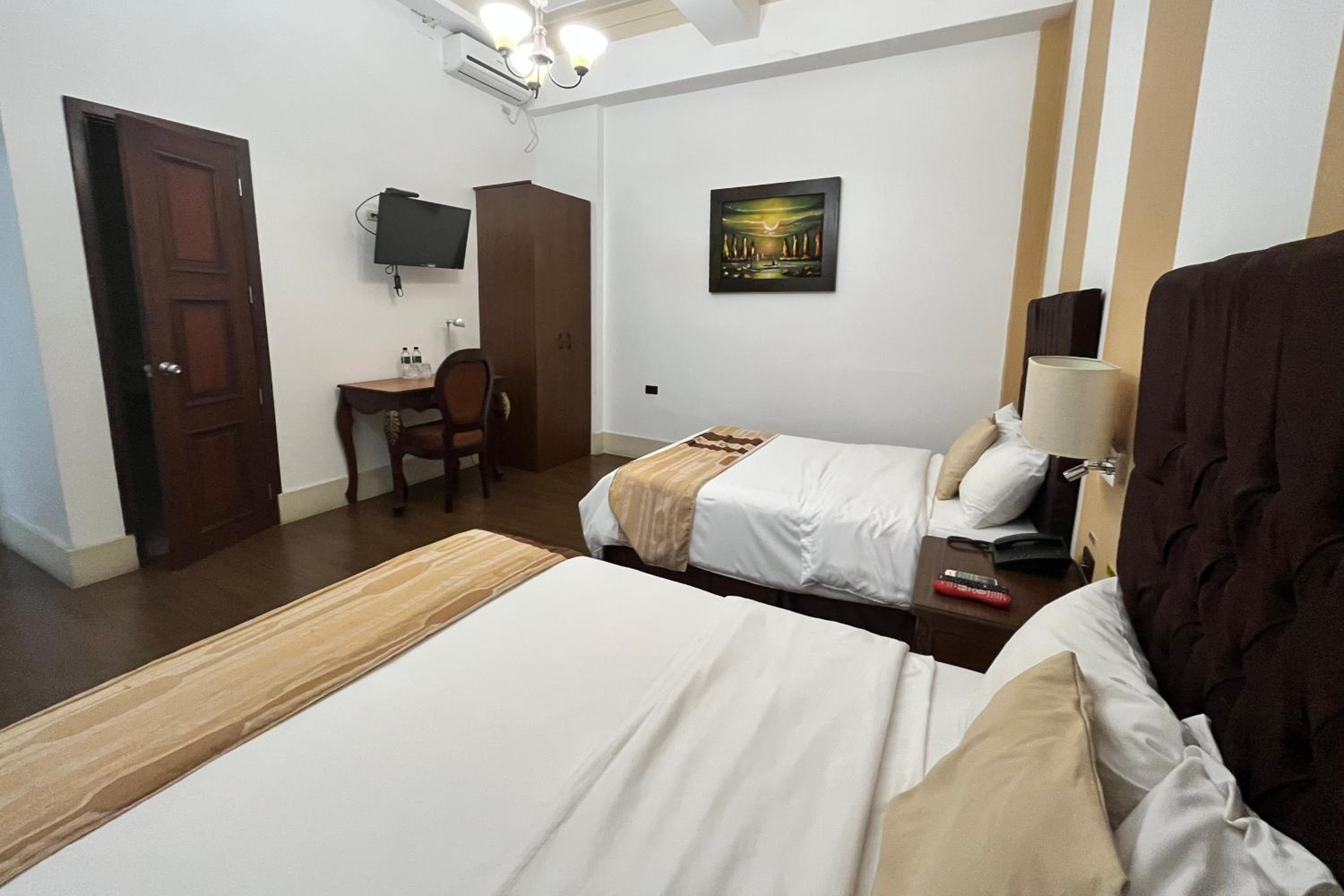 Twin Room with Two Double Beds photo 3