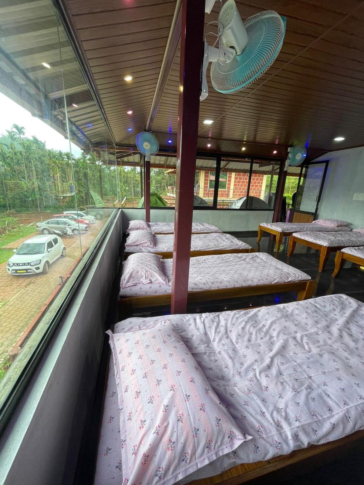 8-Bed Mixed Dormitory Room photo 3