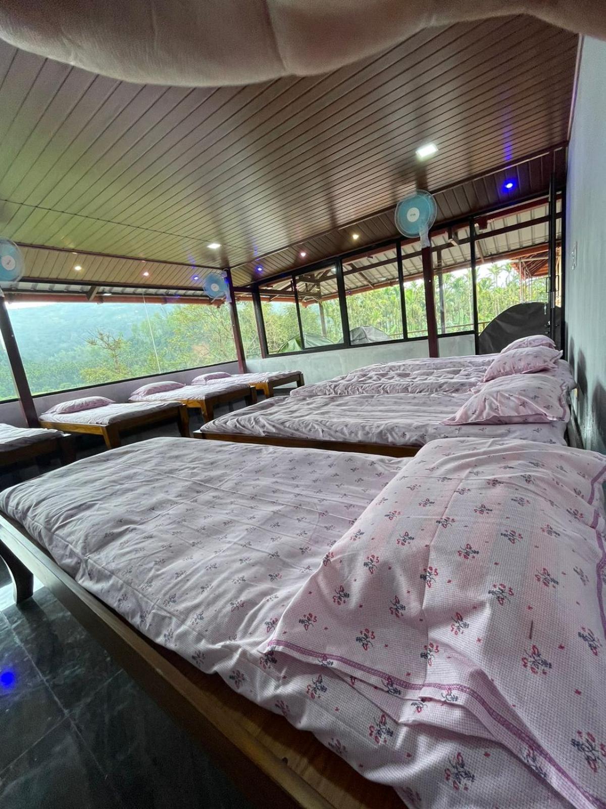 8-Bed Mixed Dormitory Room photo 2
