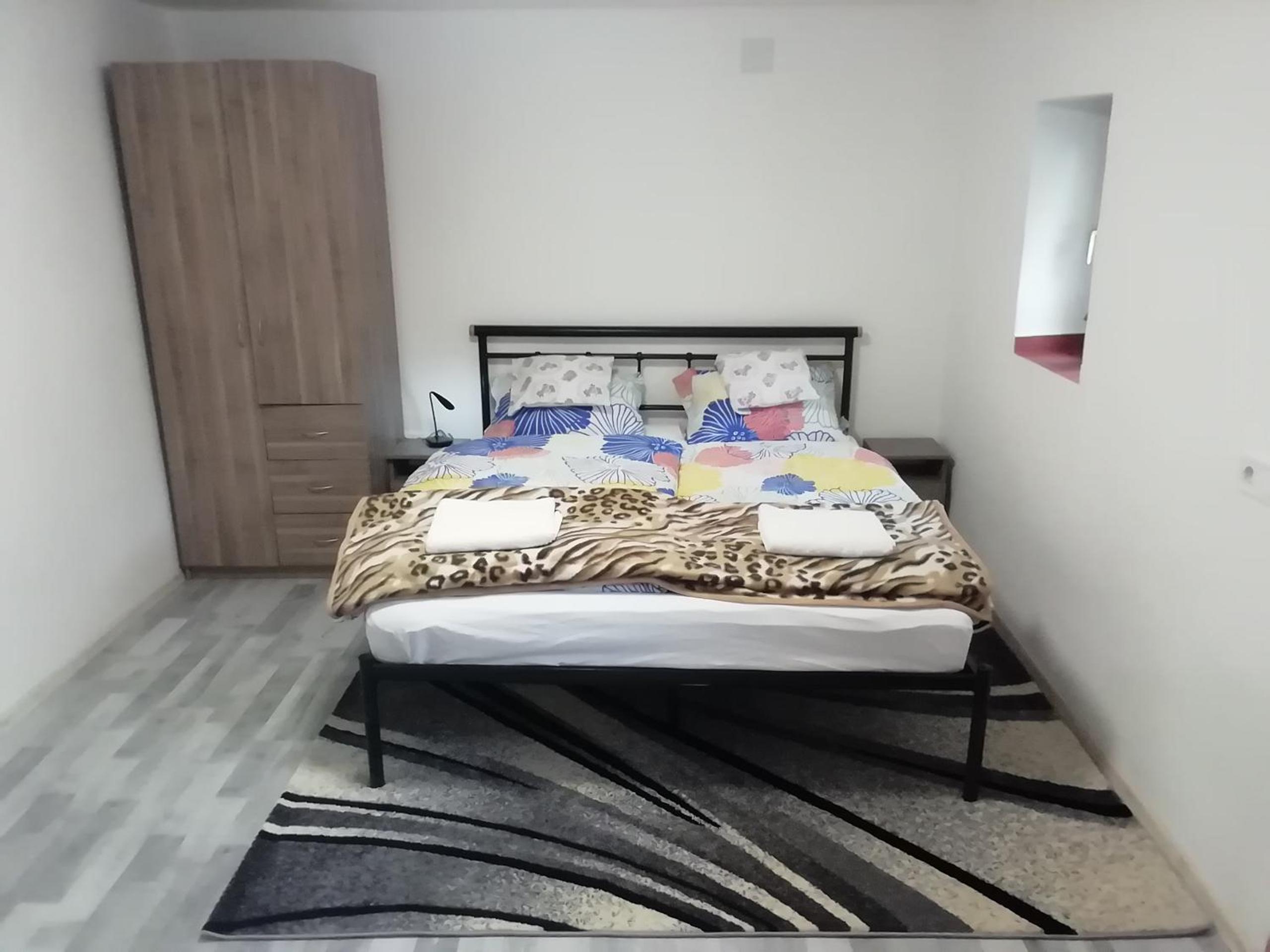 One-Bedroom Apartment photo 1