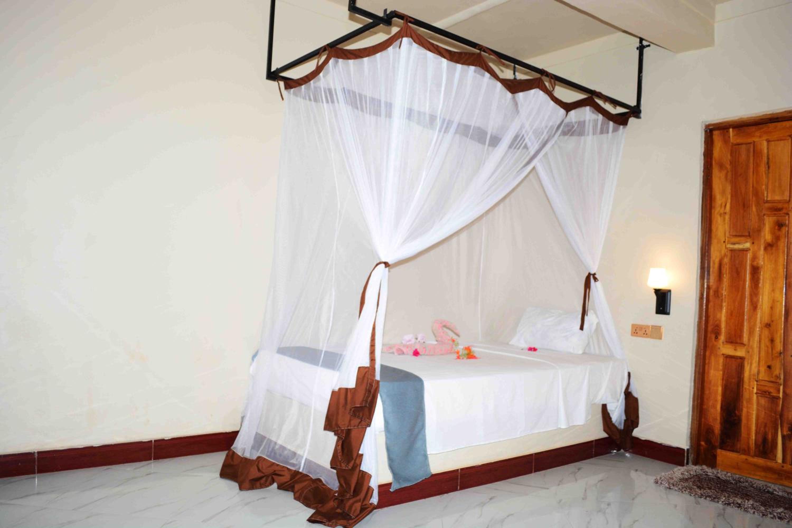 Deluxe Double or Twin Room - Photo 11