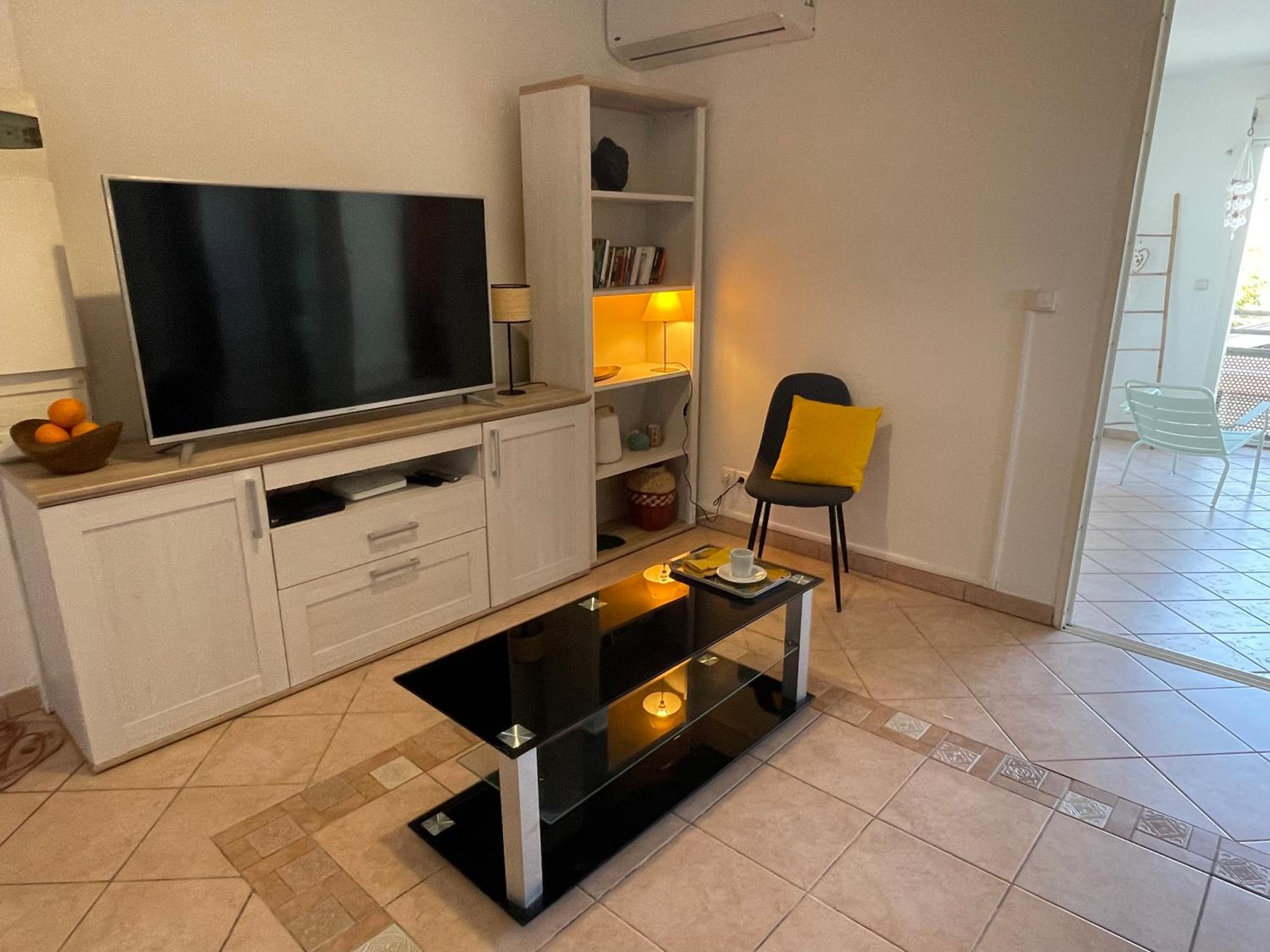 Apartment with Sea View photo 2