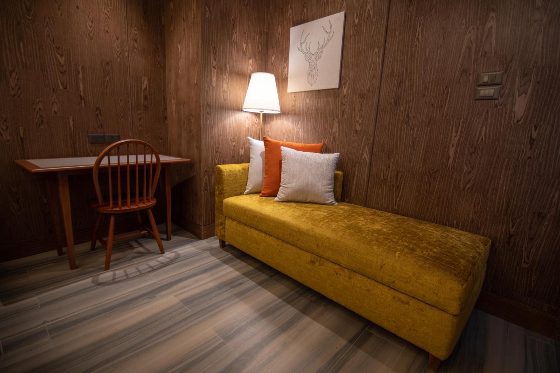 Deluxe Family Room - Photo 12
