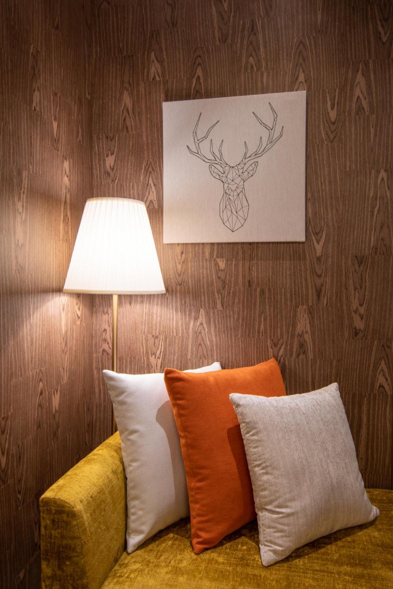 Deluxe Family Room - Photo 5