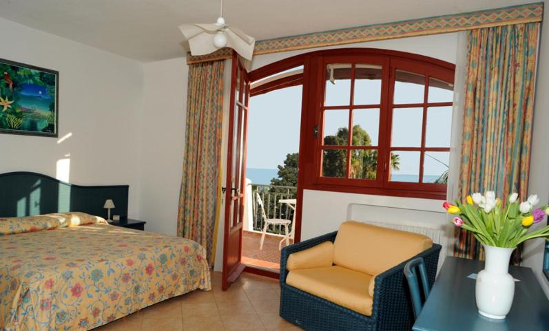 Triple Room with Balcony - Photo 6