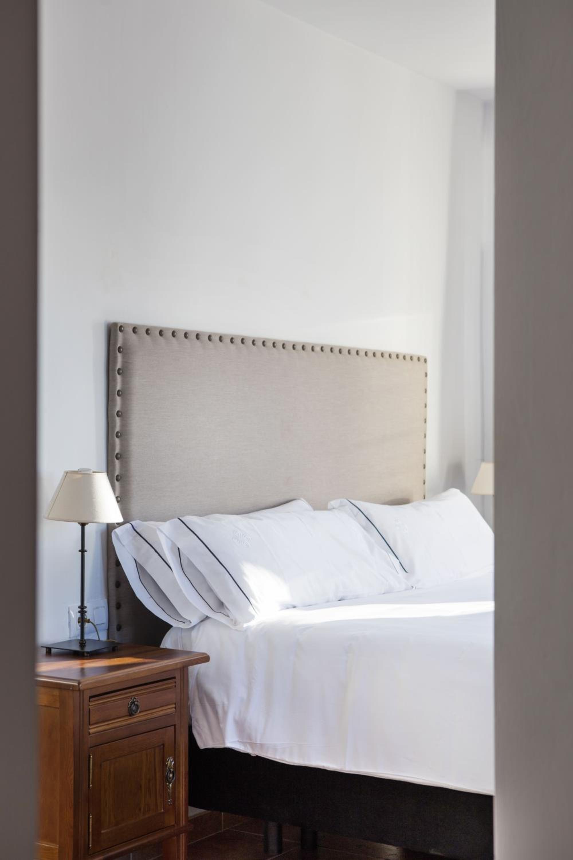 Double or Twin Room - Photo 9