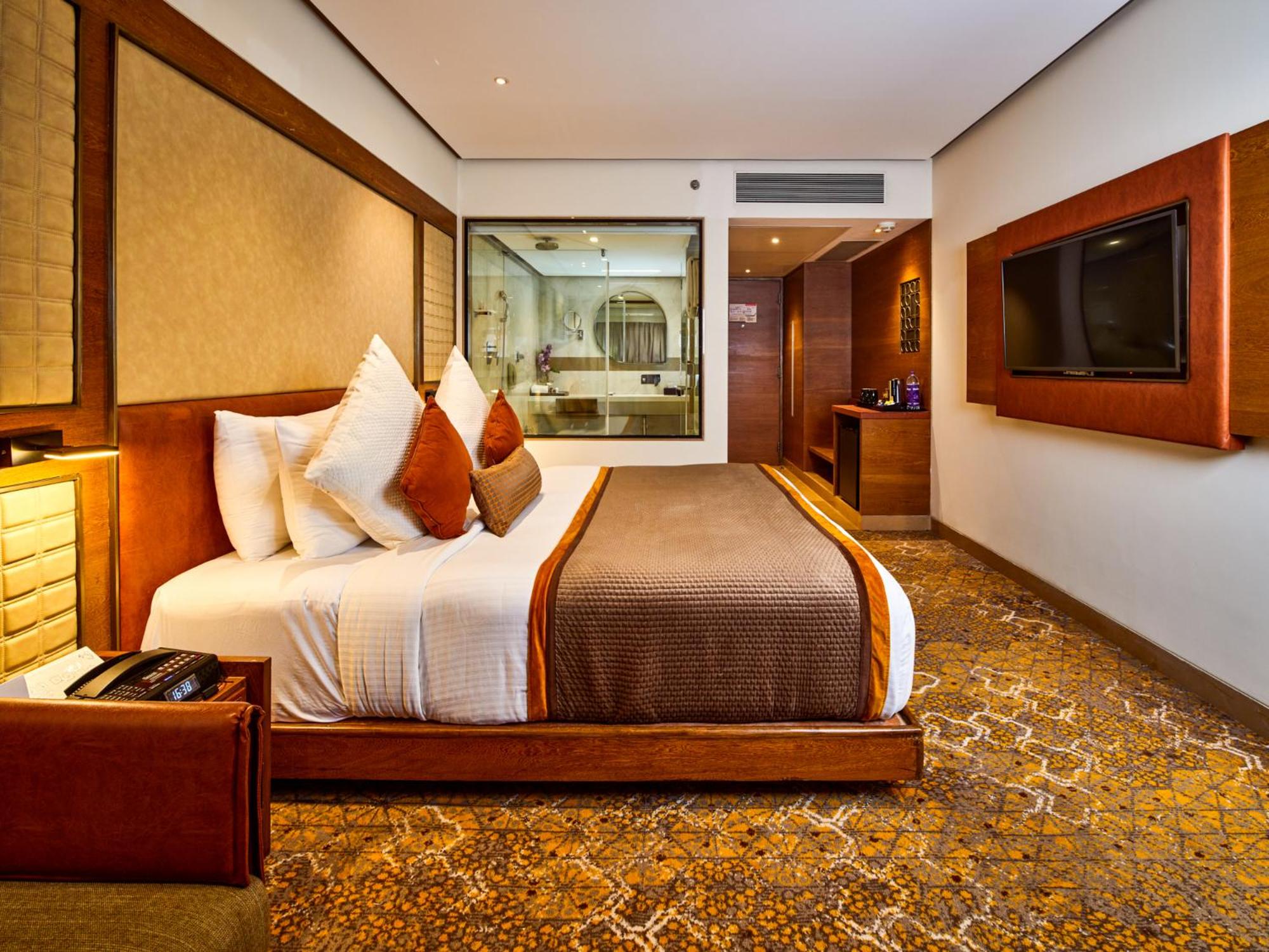 Grand Room with Breakfast
