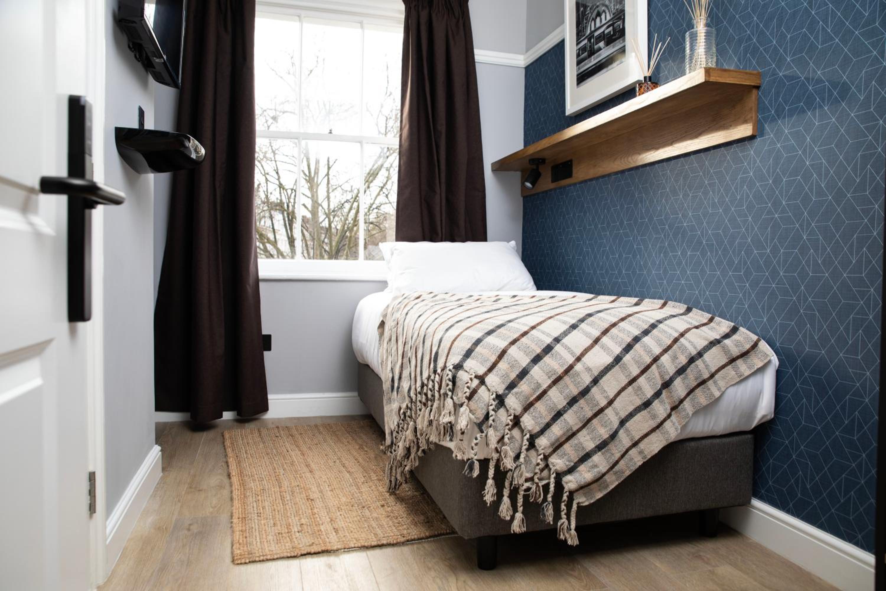 Compact Room - Single  photo 1
