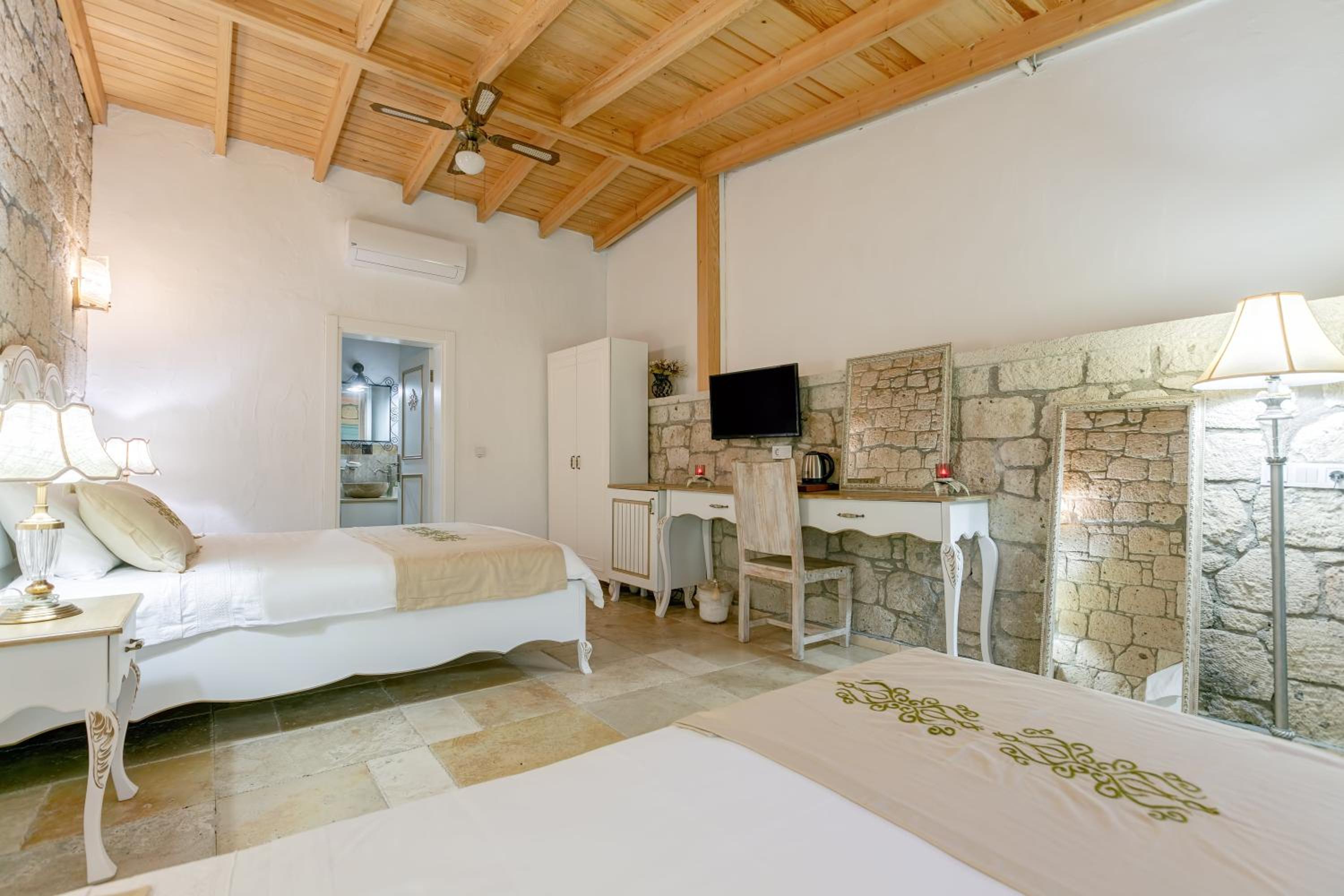Superior Triple Room - Photo 3