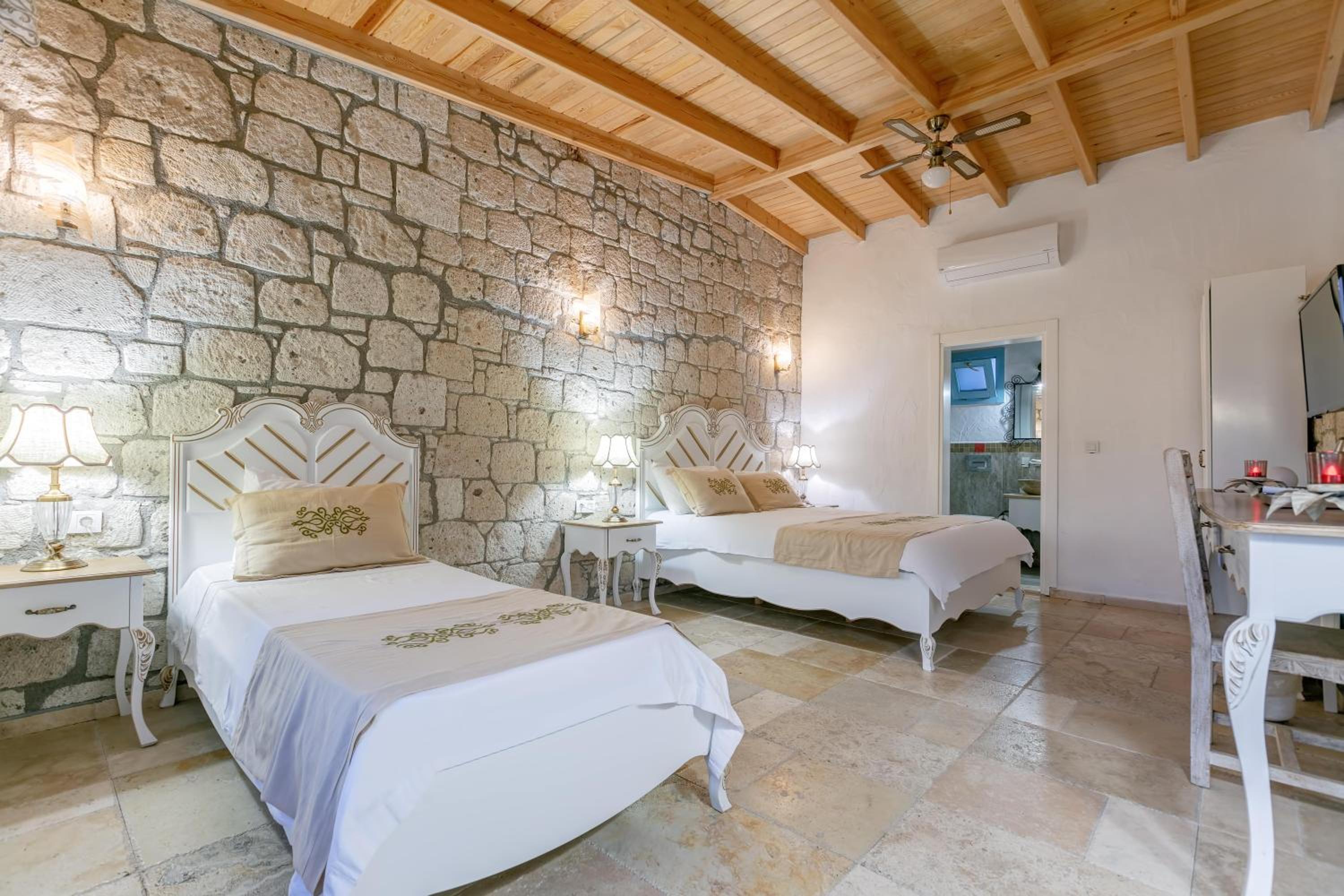 Superior Triple Room - Photo 4