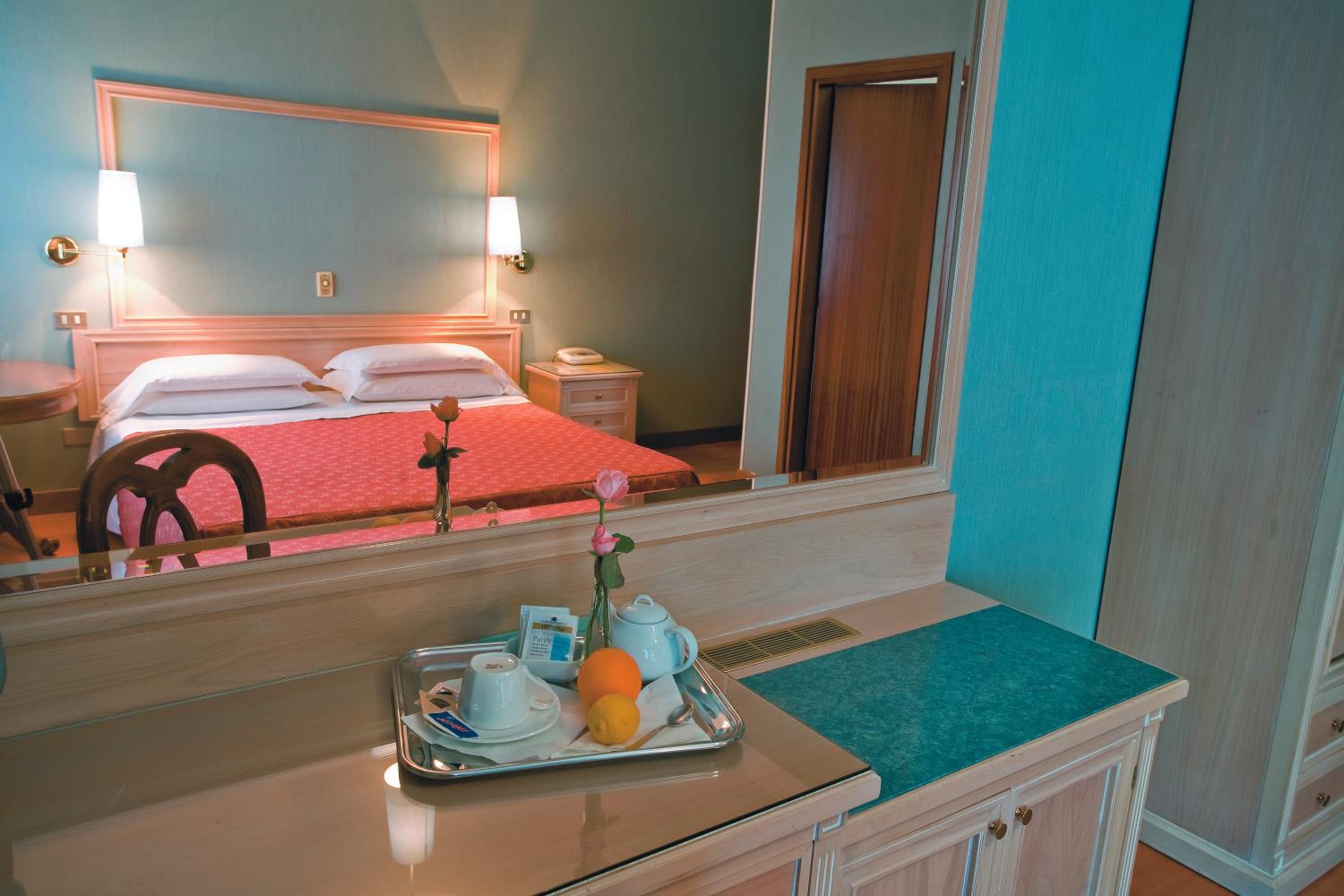 Classic Double or Twin Room - Photo 18