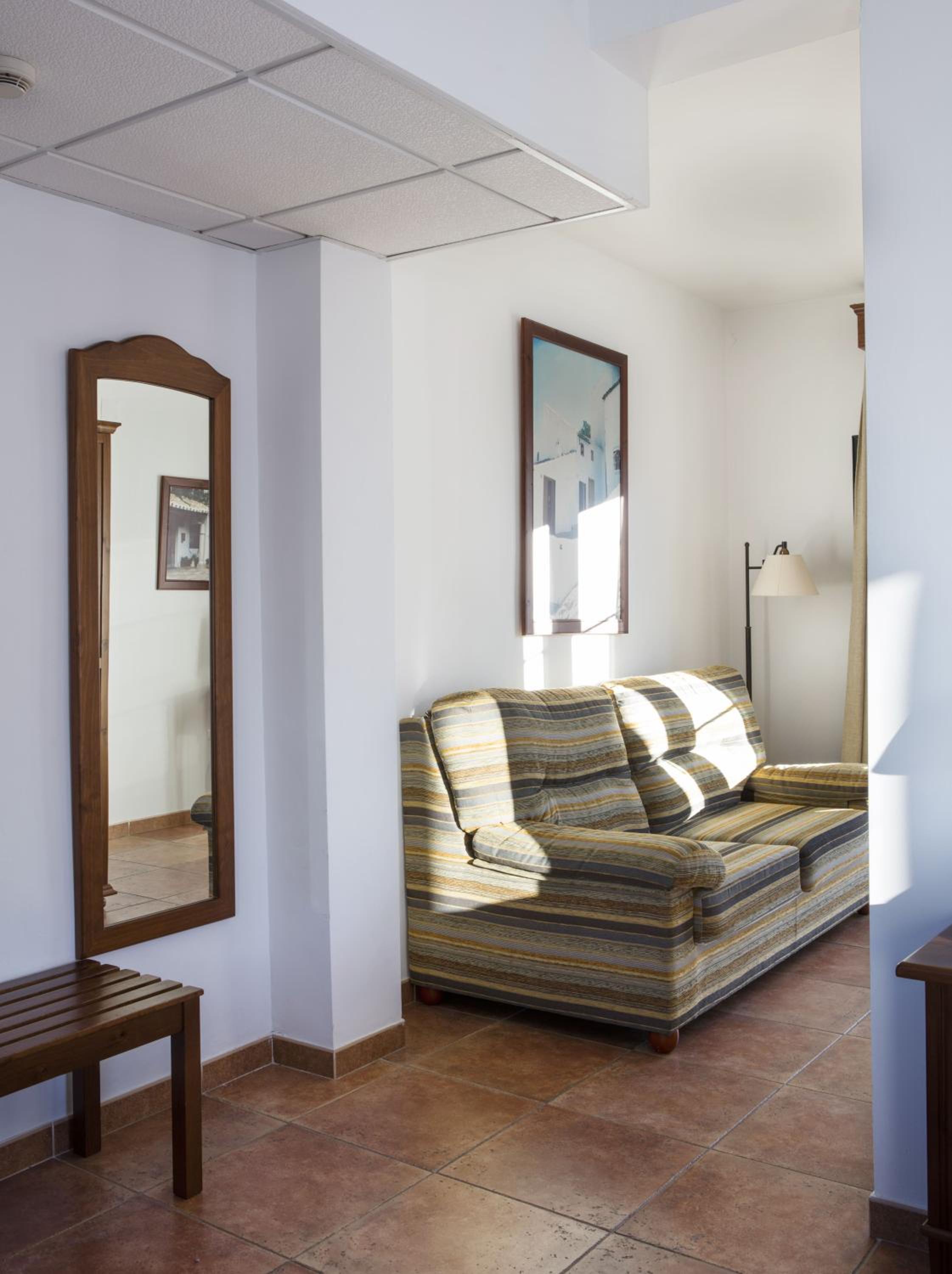 Suite - Photo 10