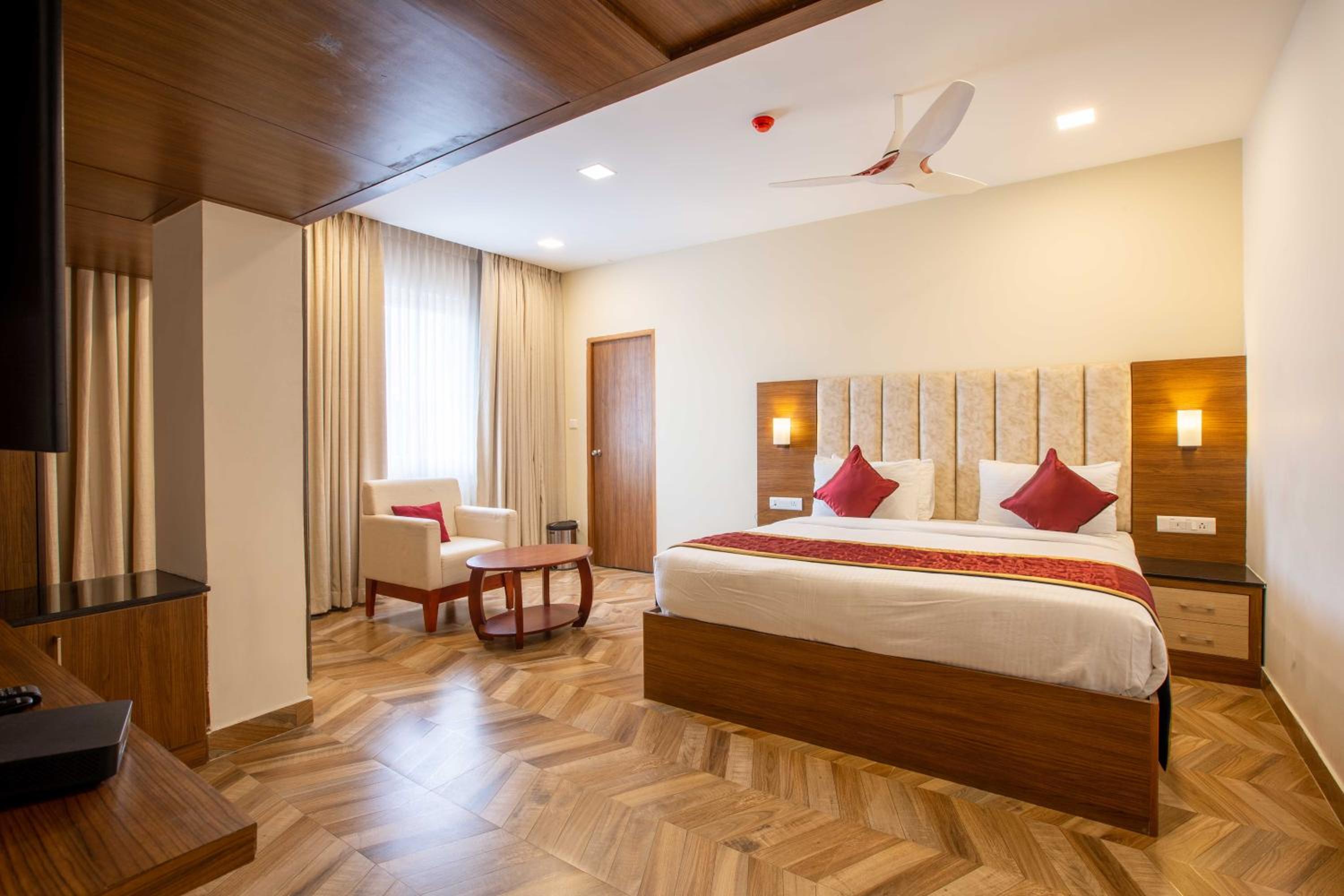 Standard Double Room - Photo 9