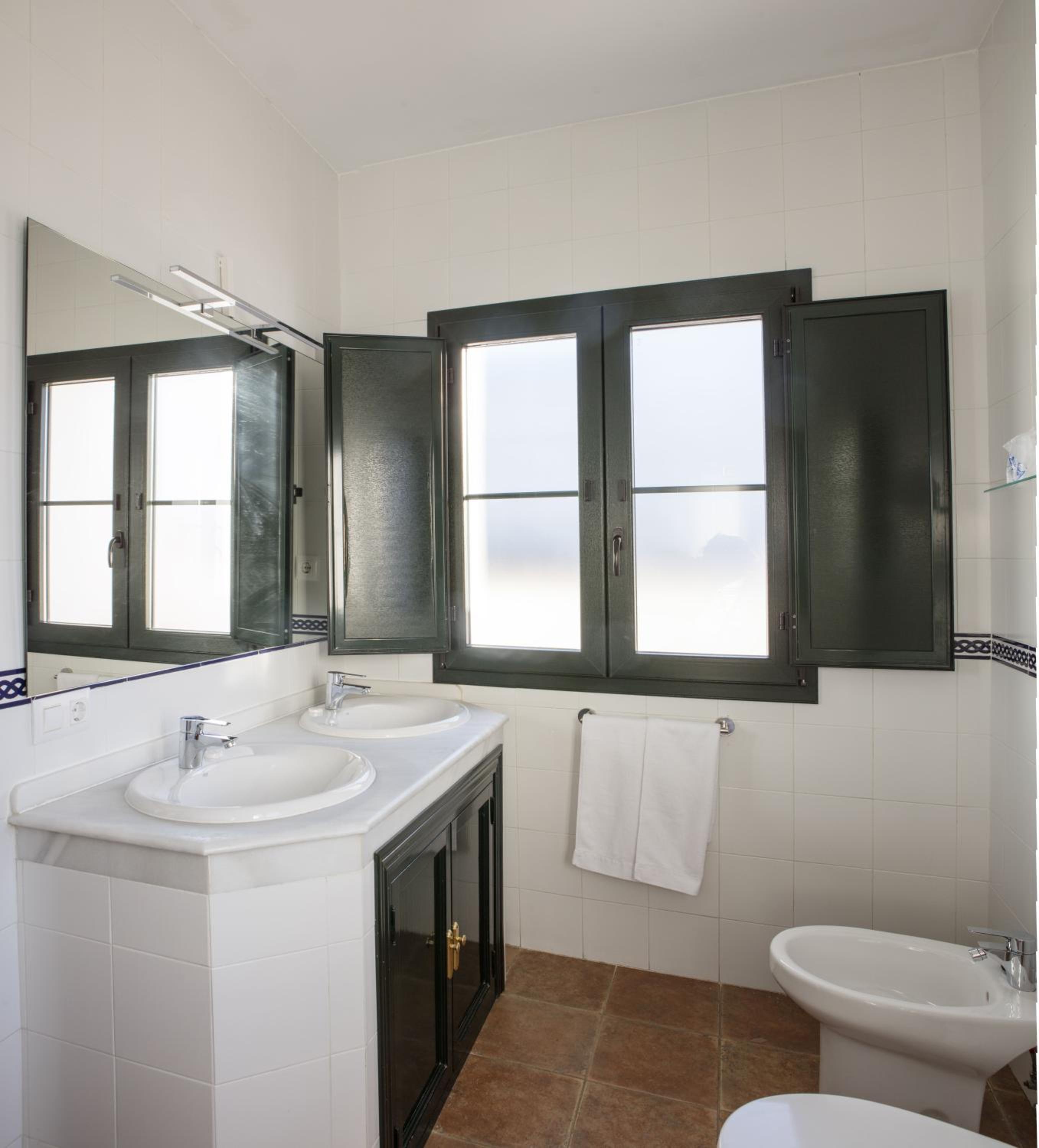 Double or Twin Room - Photo 3