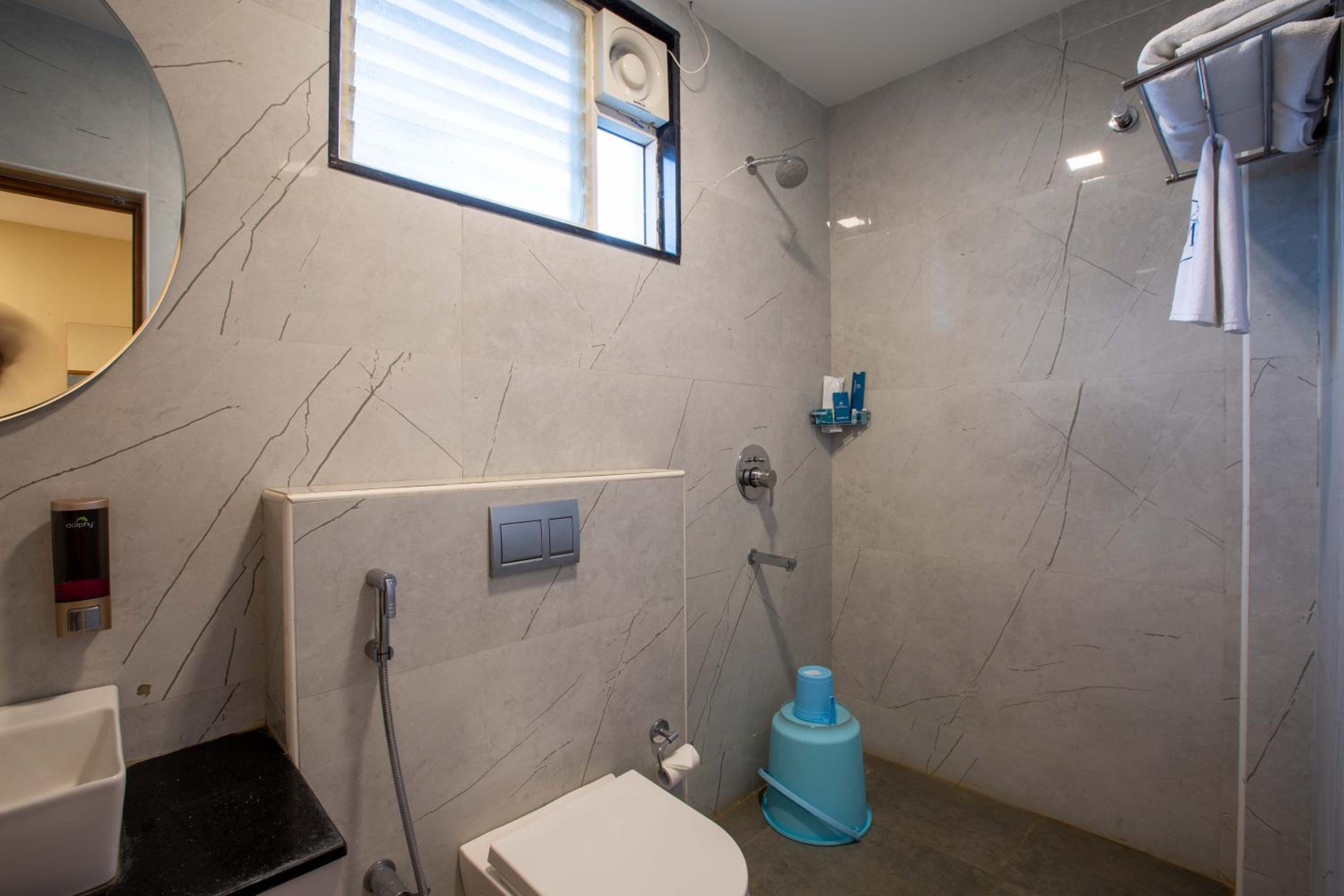Standard Double Room - Photo 12