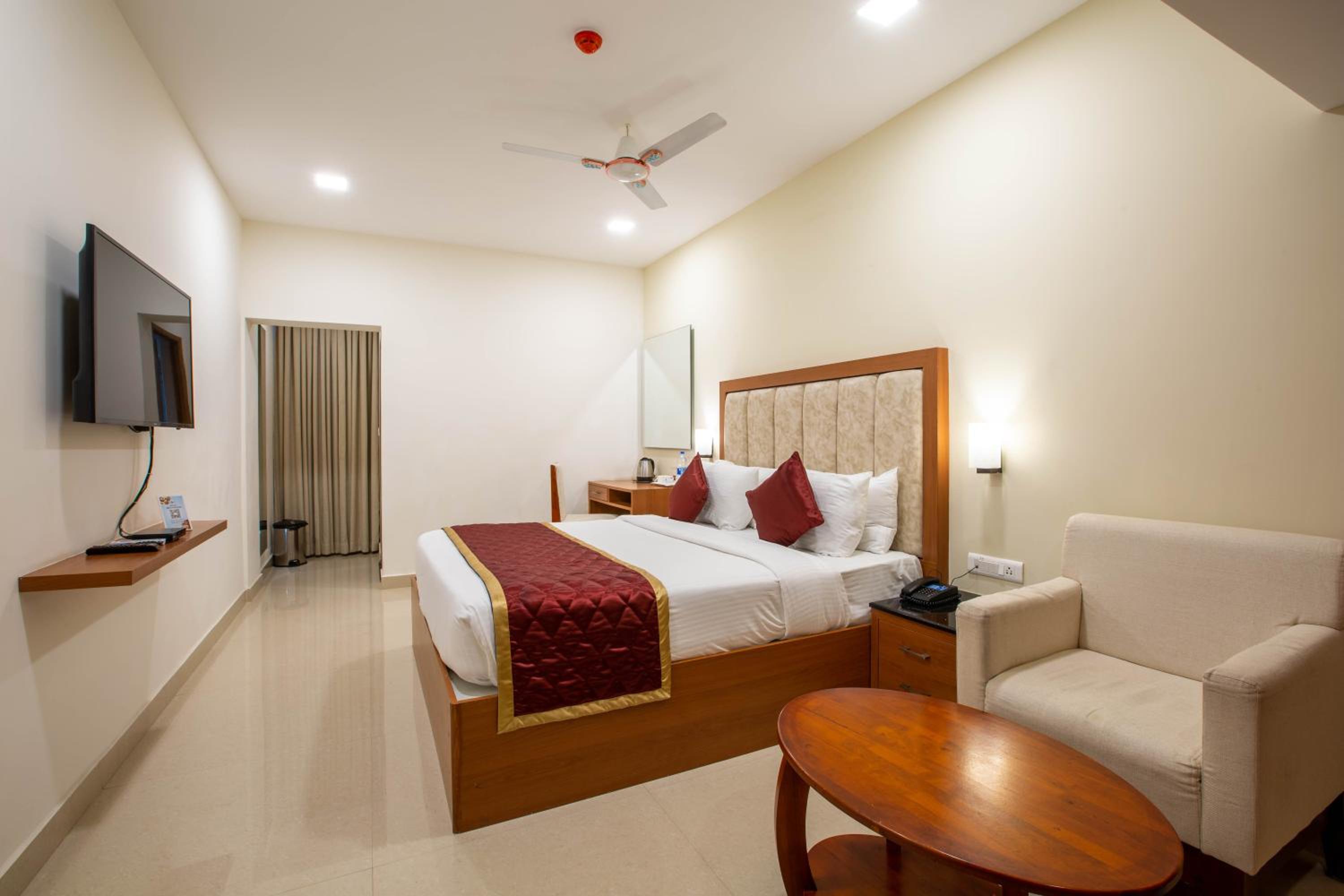 Standard Double Room - Photo 16