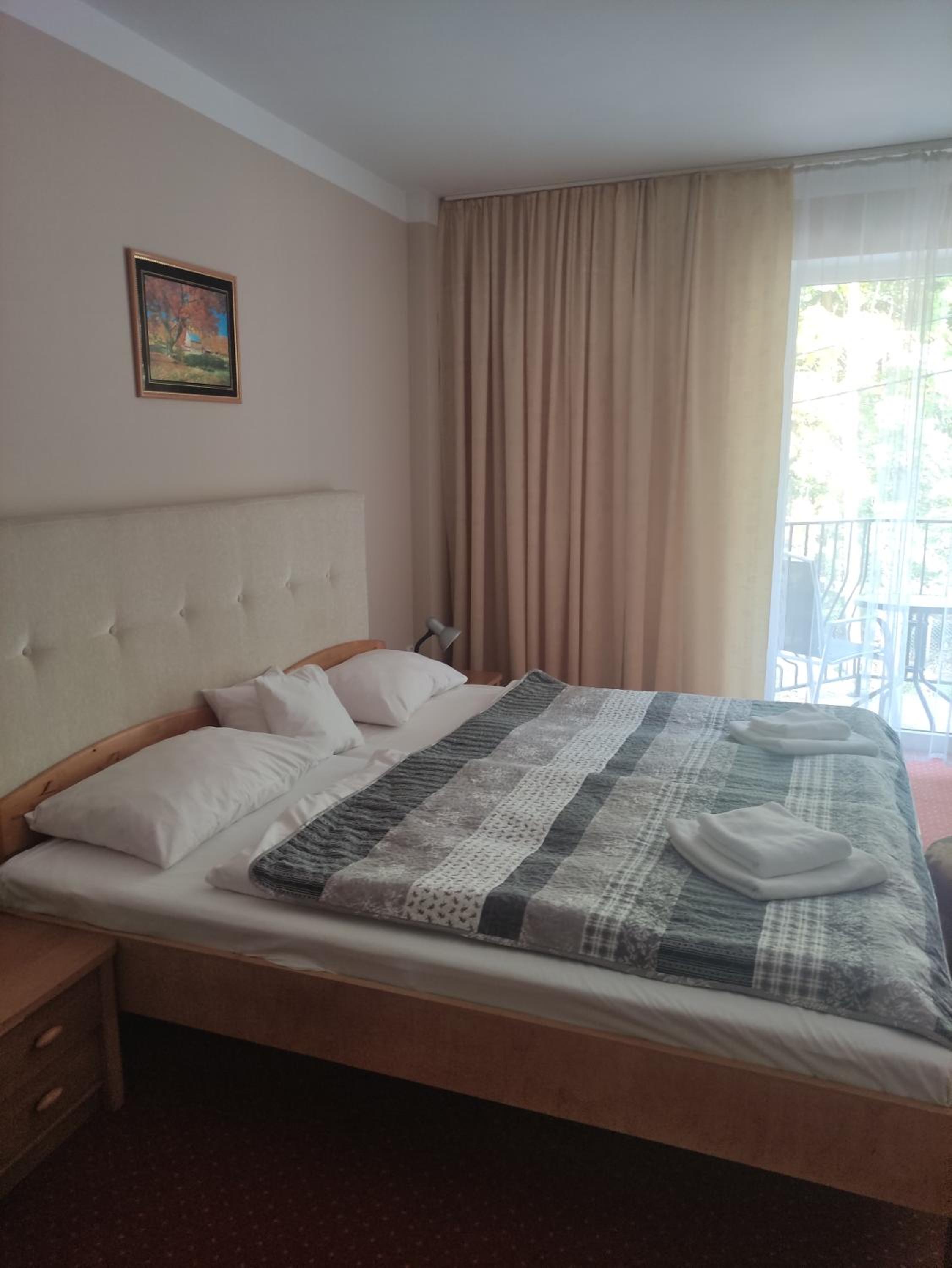 Double or Twin Room - Photo 6
