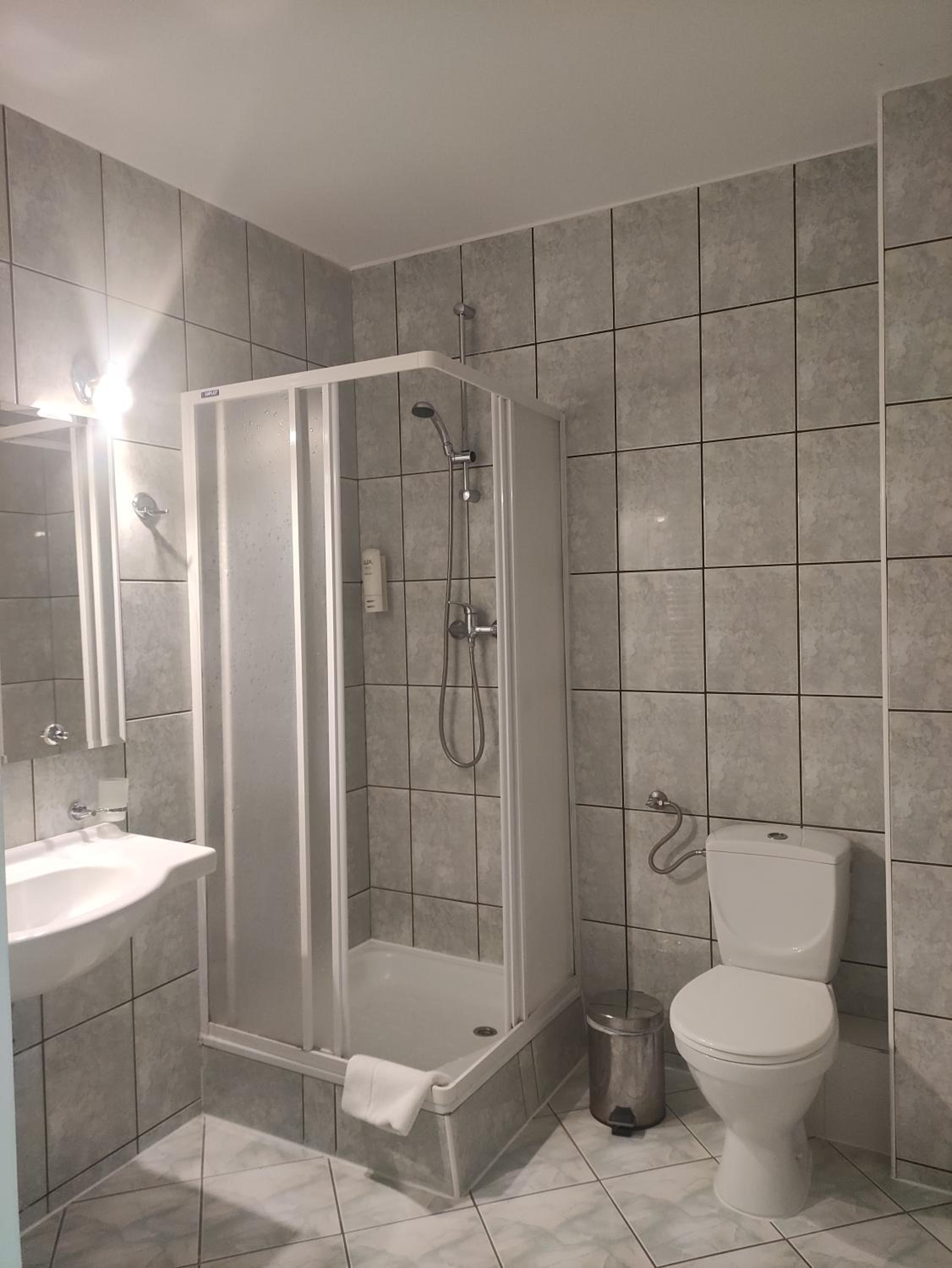 Double or Twin Room - Photo 8