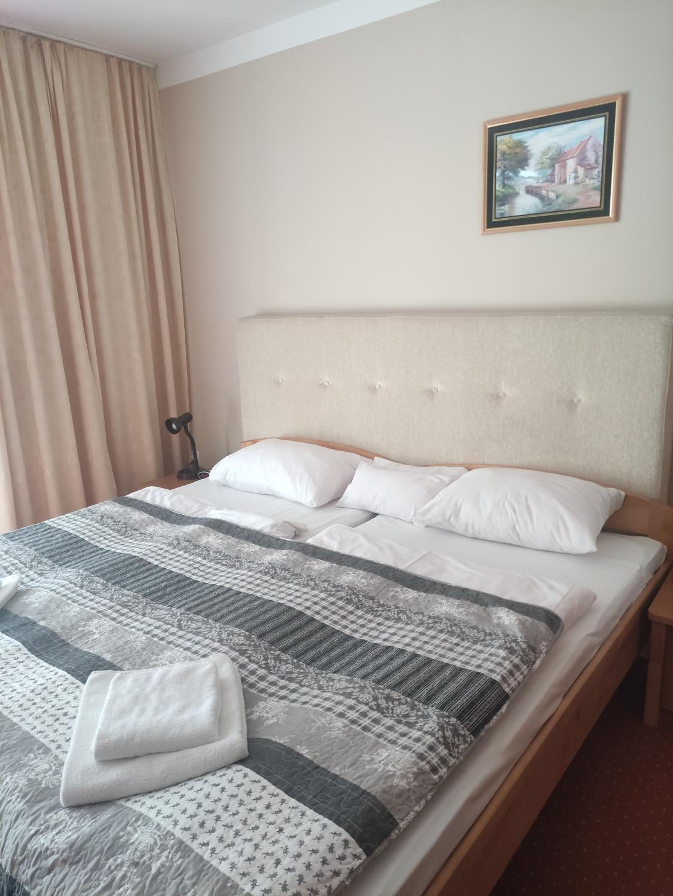 Double or Twin Room - Photo 11