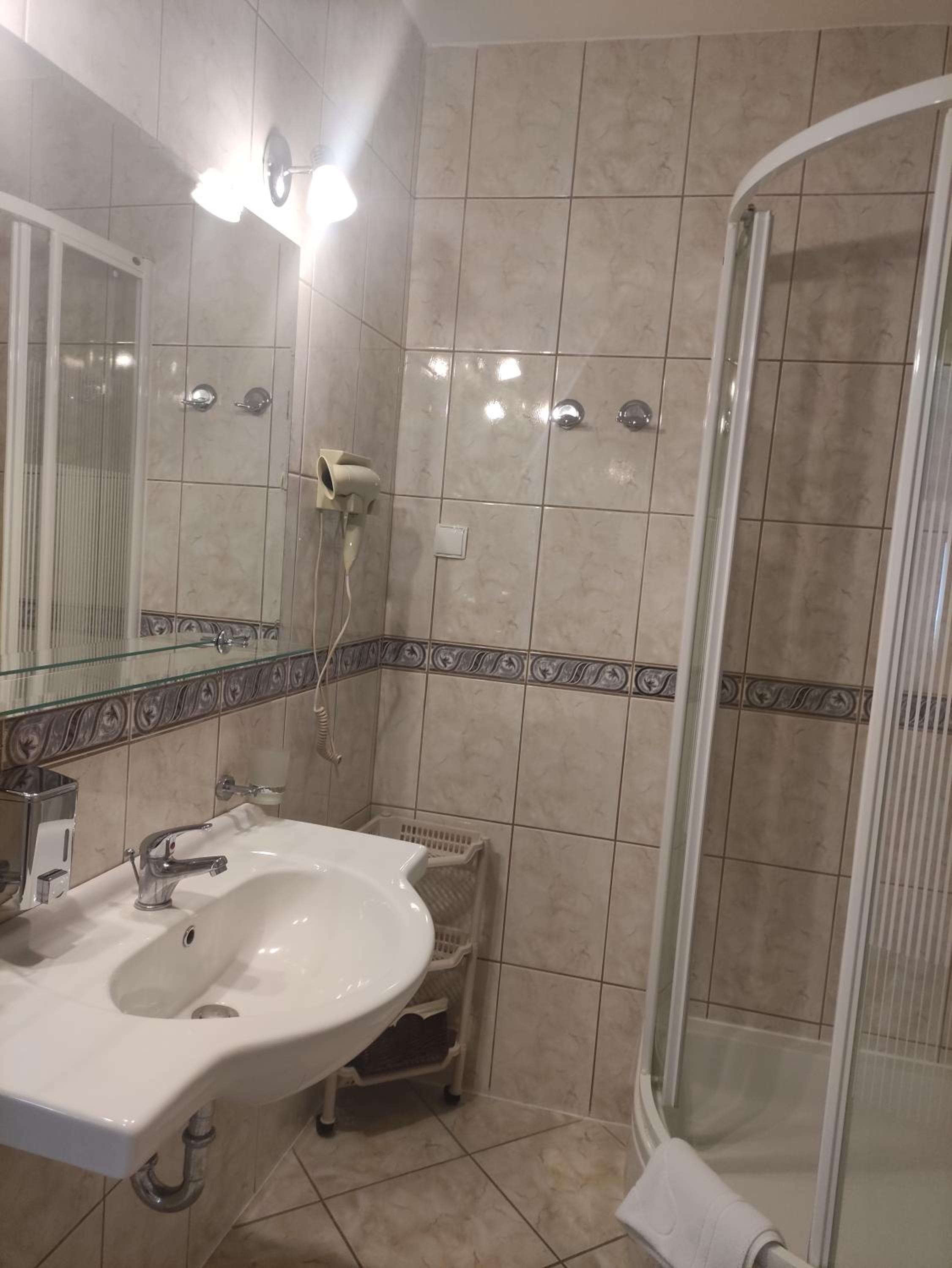 Double or Twin Room - Photo 12