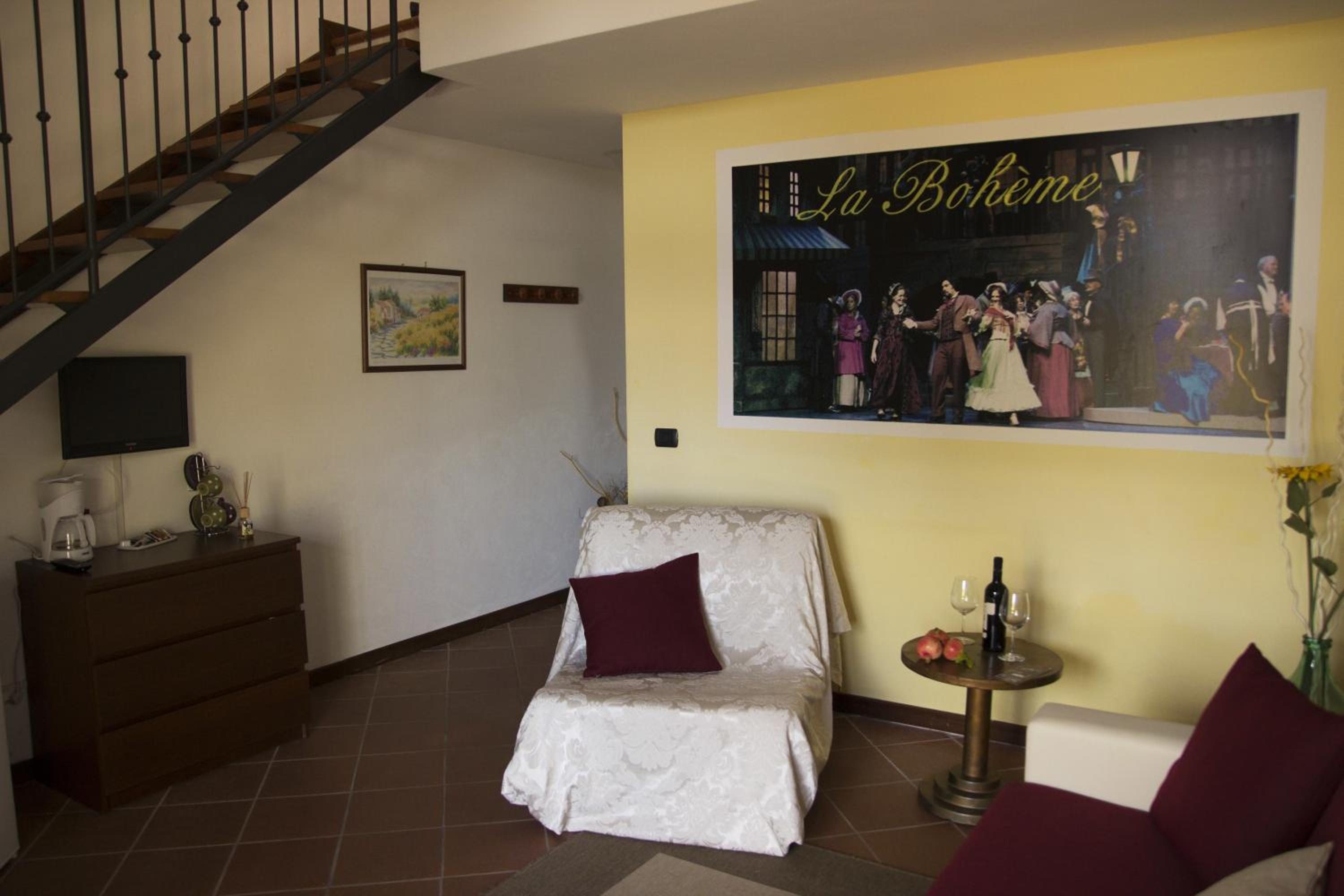 Suite - Split Level - Photo 4