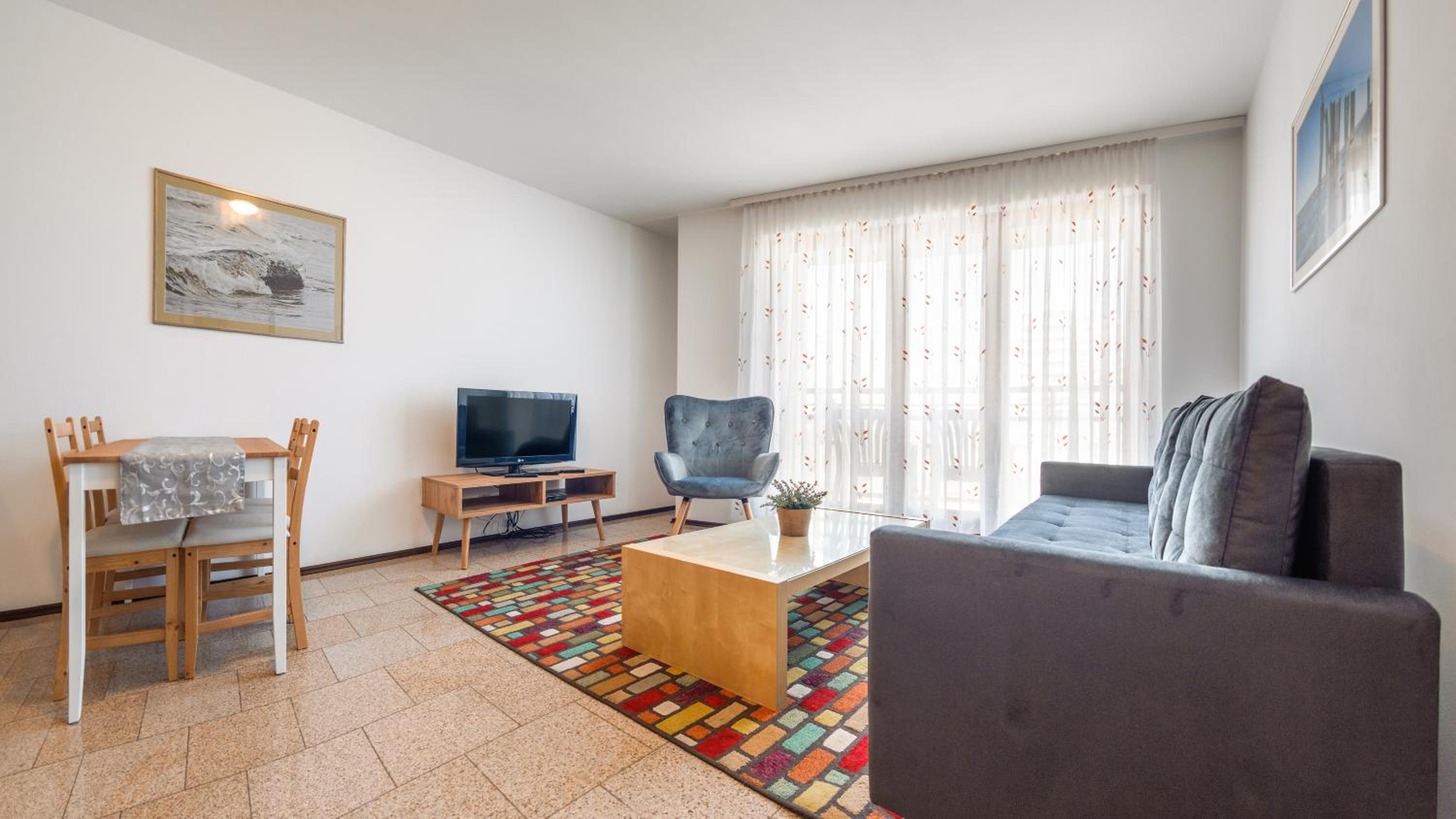 One-Bedroom Apartment photo 2