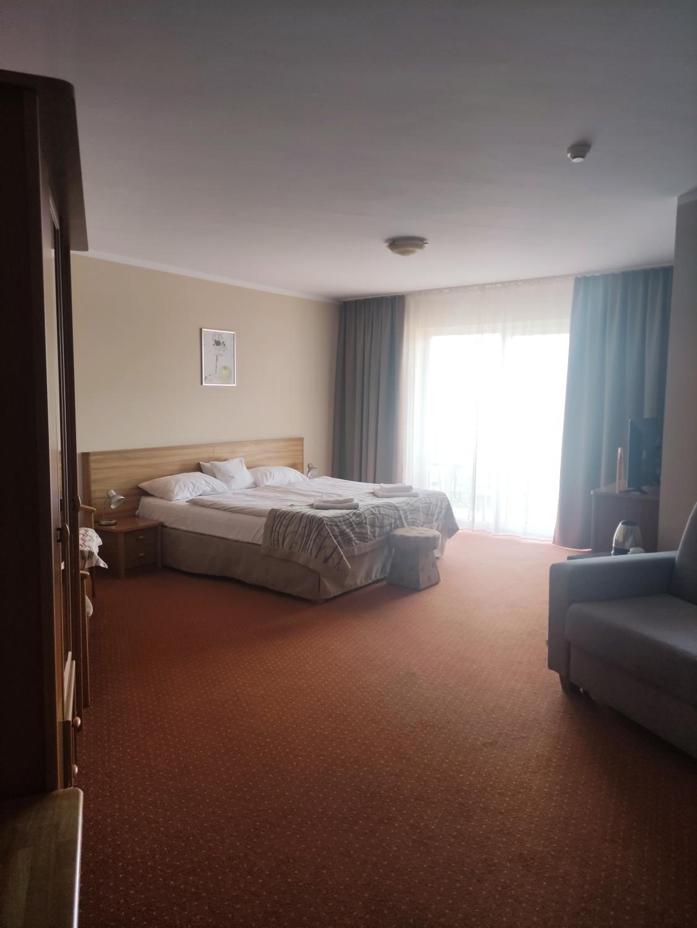 Deluxe Double Room with Balcony - Photo 6