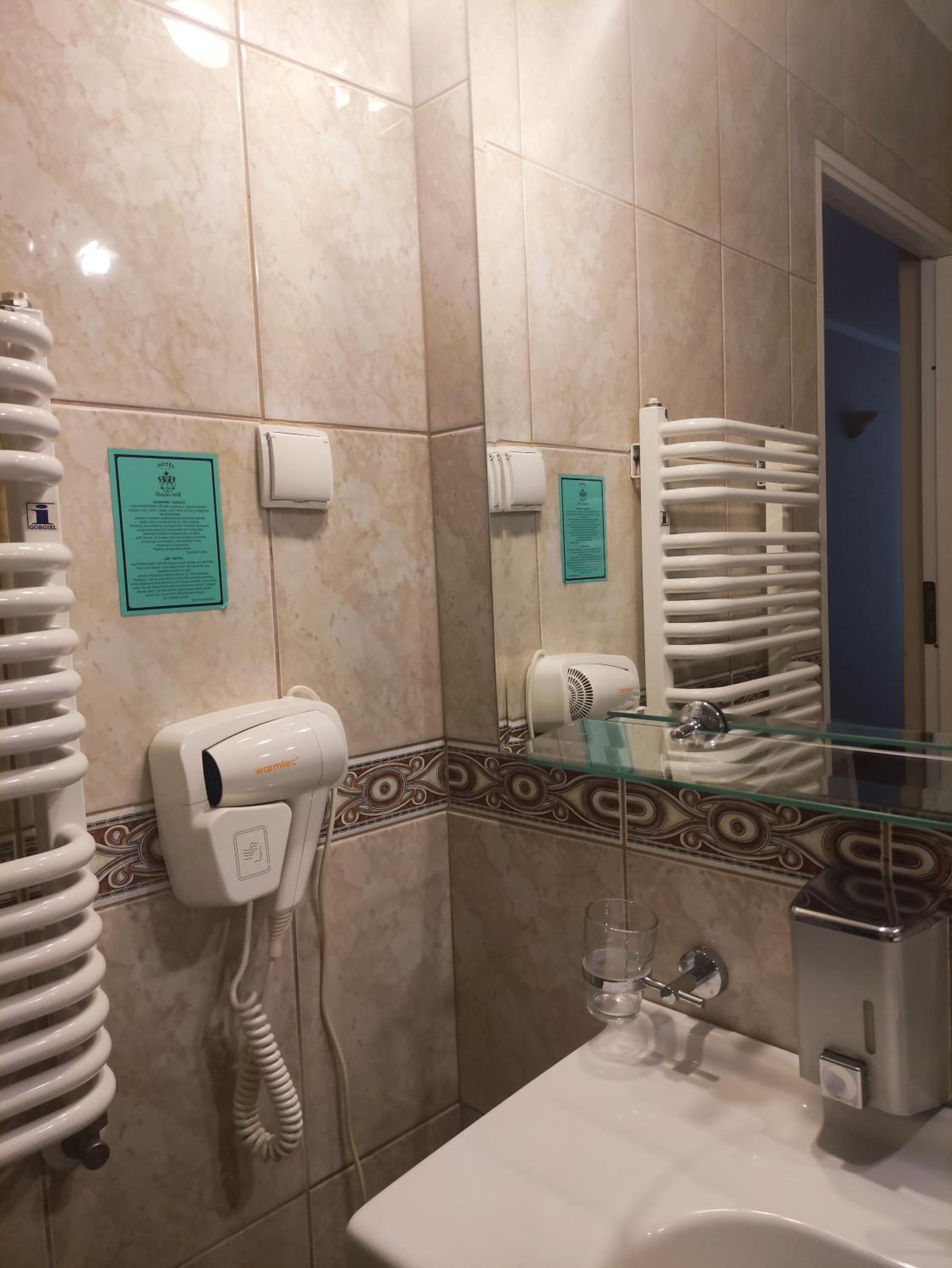 Deluxe Double Room with Balcony - Photo 8