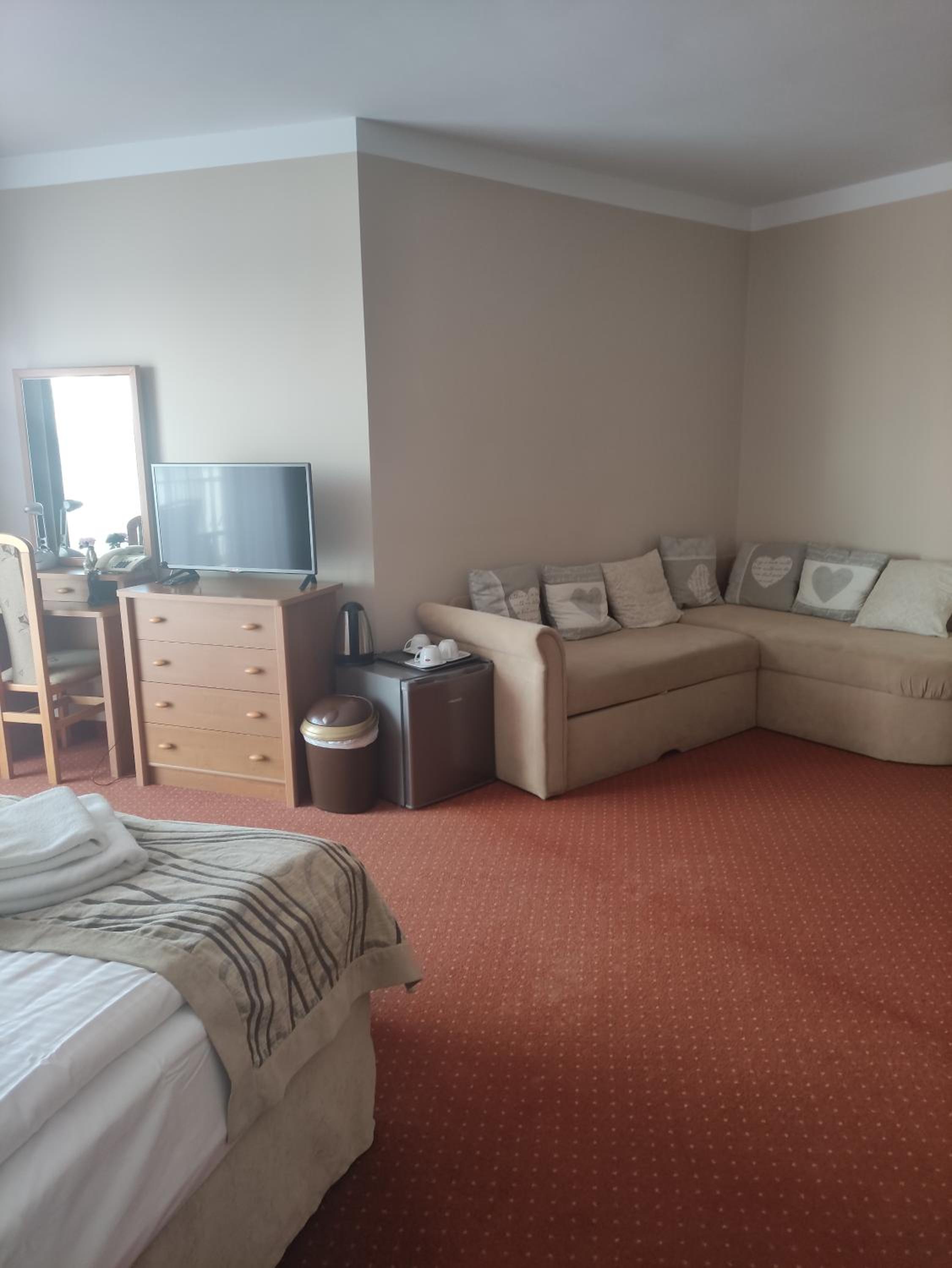 Deluxe Double Room with Balcony - Photo 9