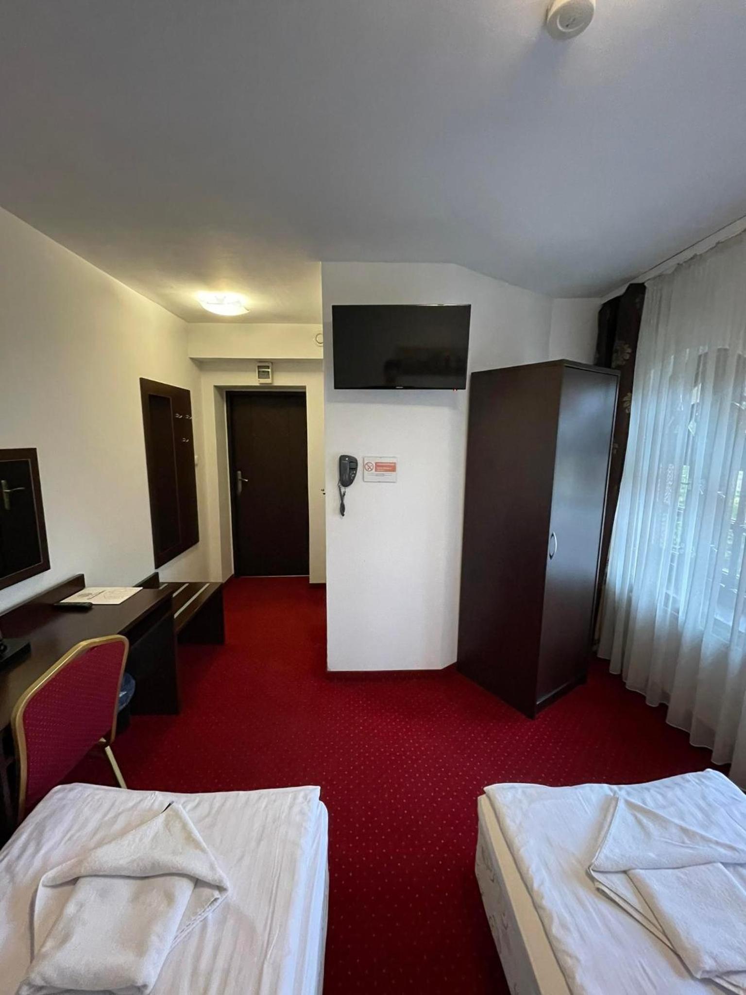 Double Room - Photo 4