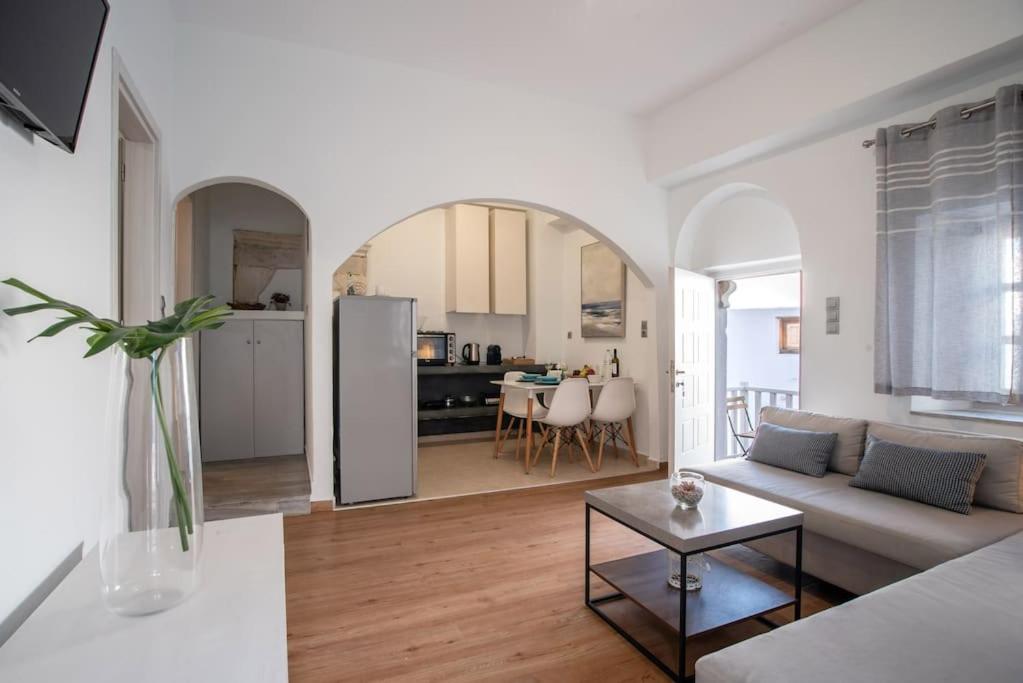 One-Bedroom Apartment photo 2