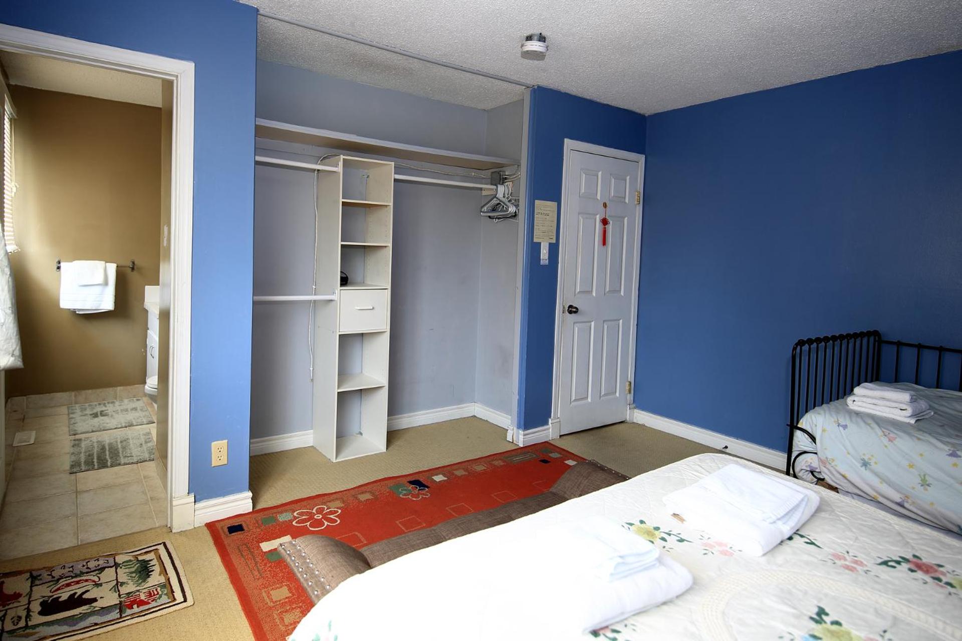 Triple Room with Bathroom photo 2