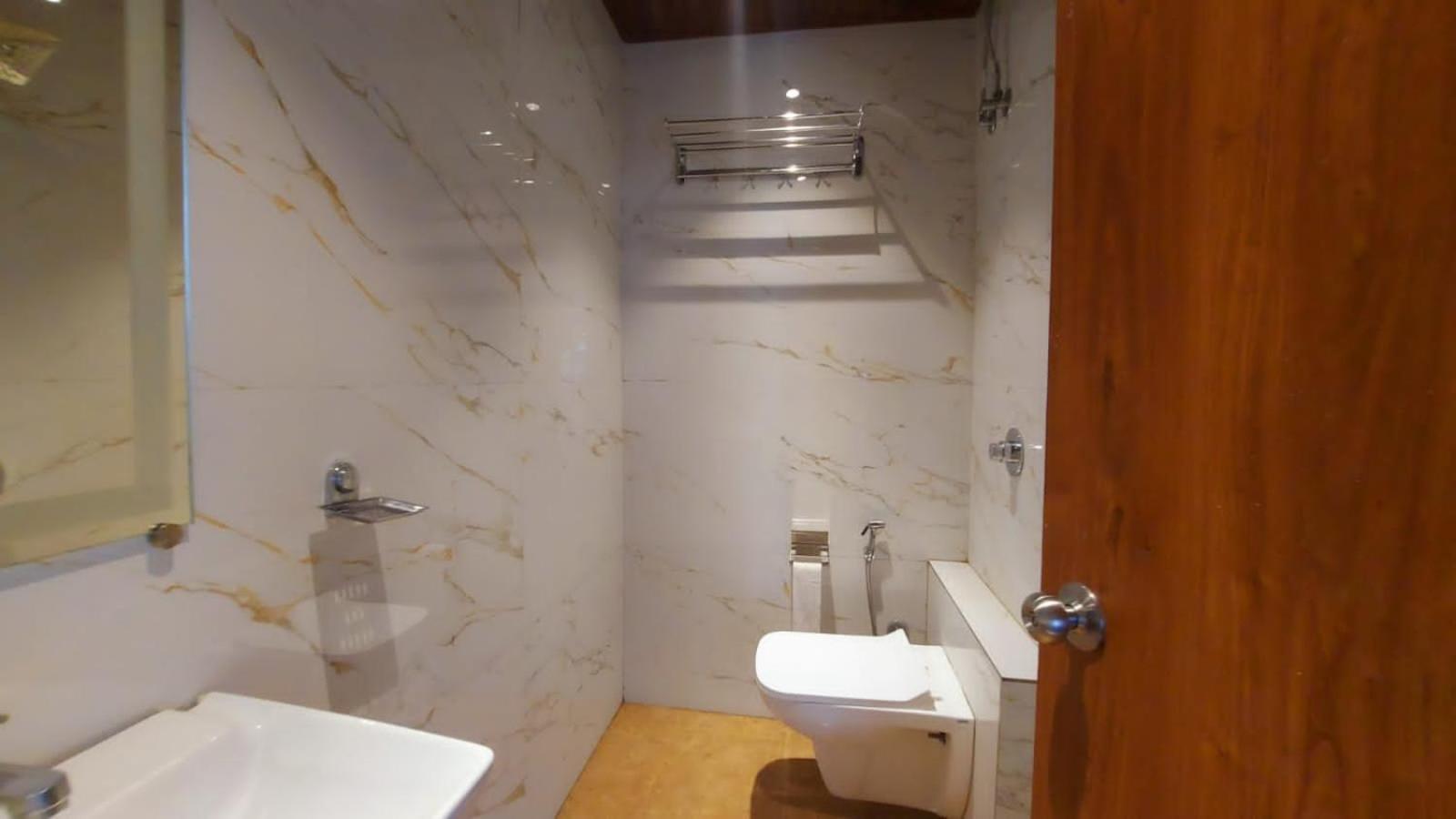 Deluxe Double Room (2 Adults + 1 Child) - Photo 14