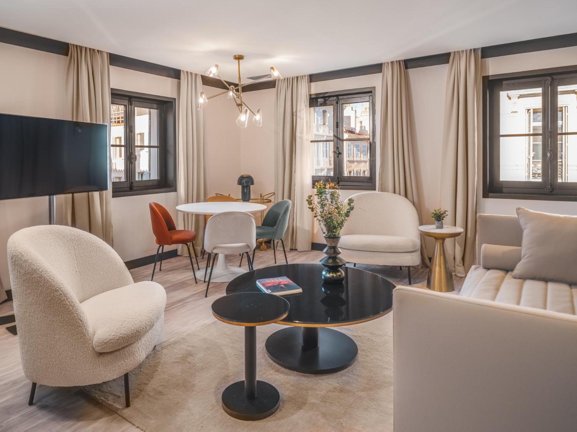 One-Bedroom Apartment - Photo 1