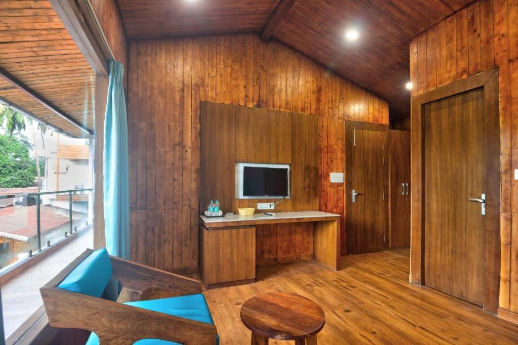 Superior King Suite - Photo 7