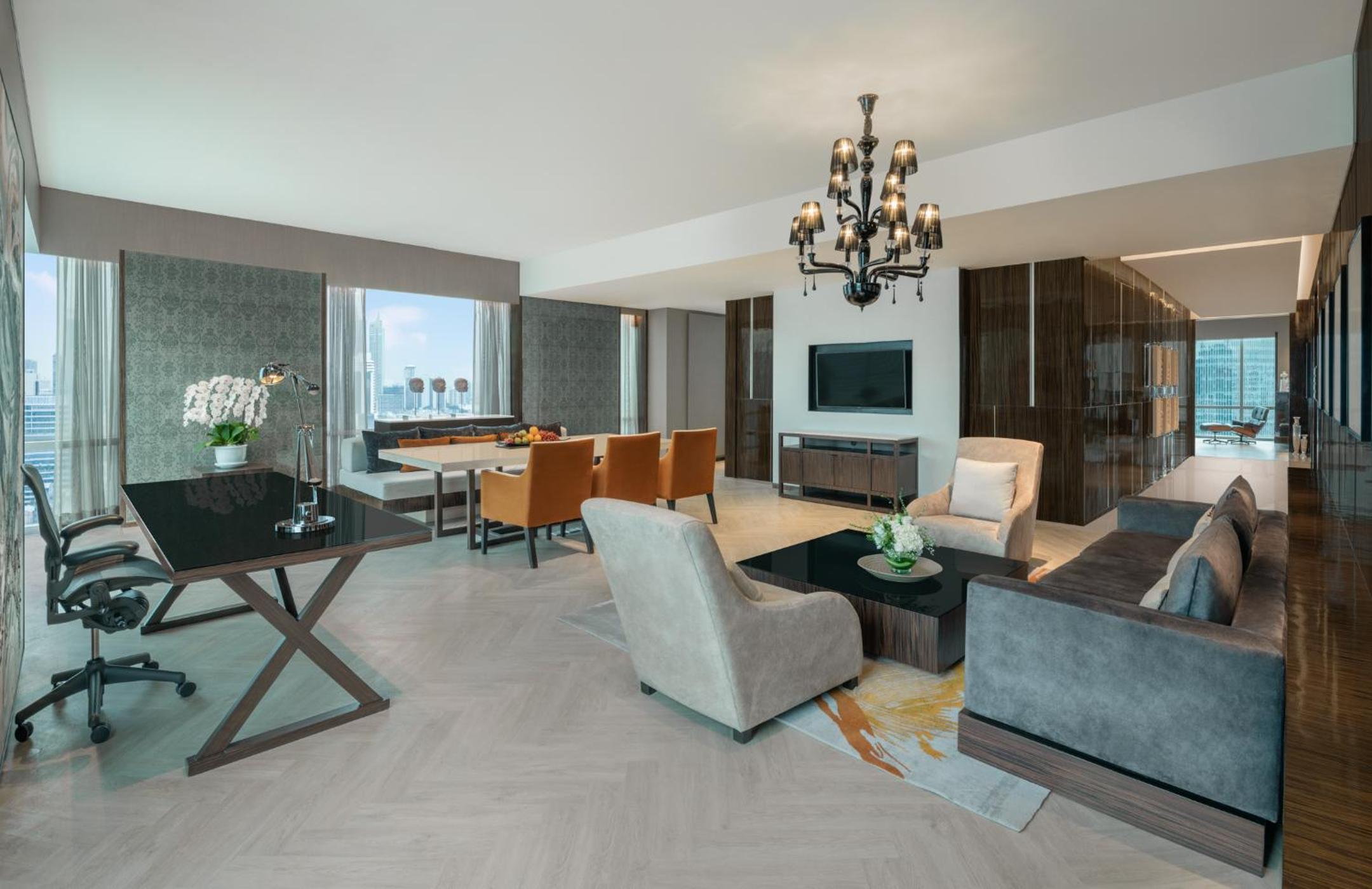 Presidential Corner Suite with MahaNakhon View