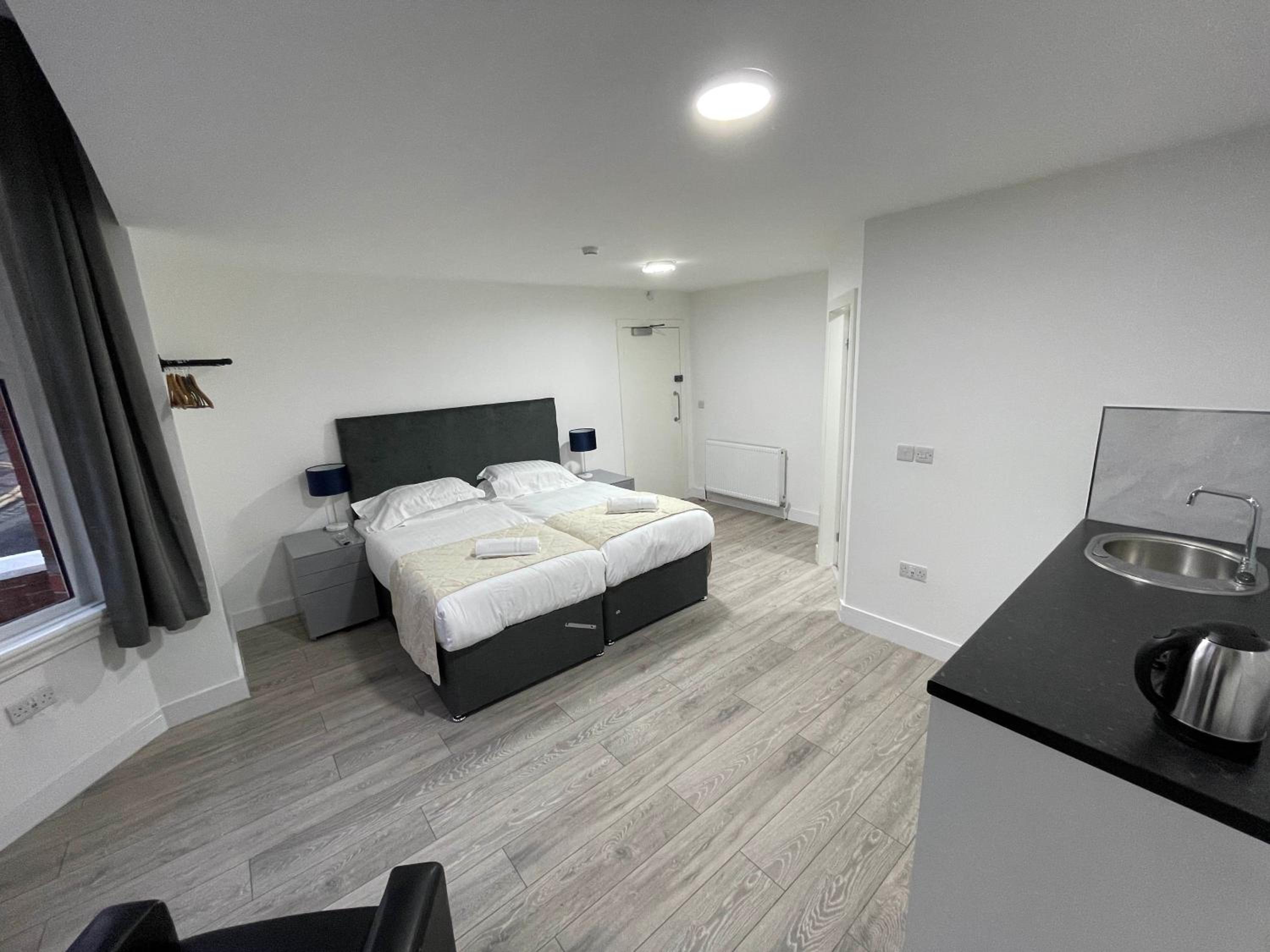 Twin Room - Photo 12