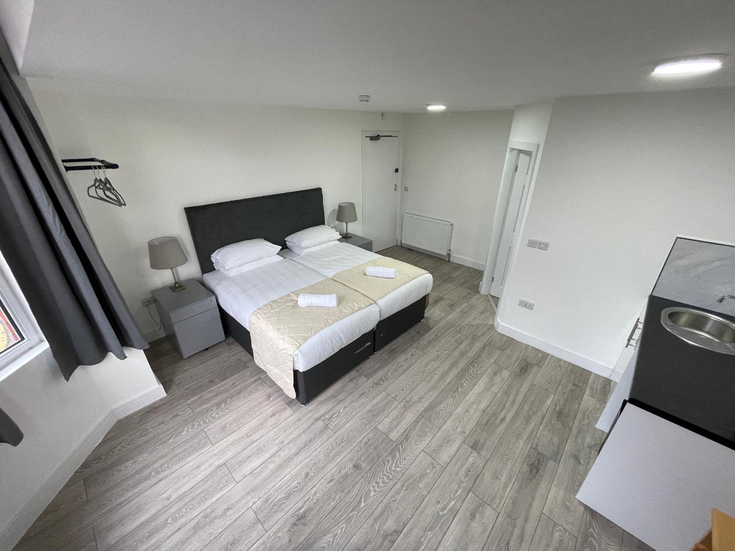 Twin Room - Photo 5