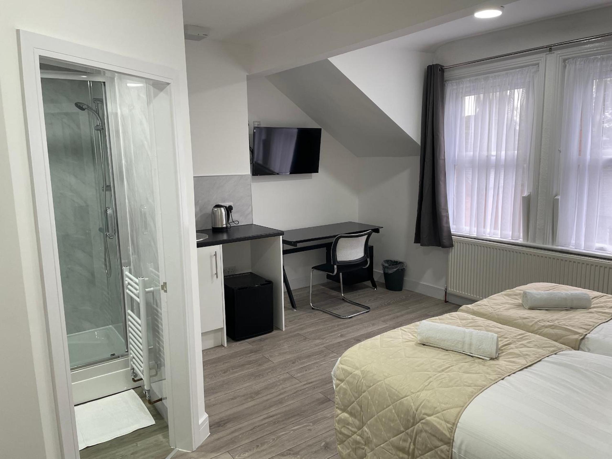 Twin Room - Photo 8