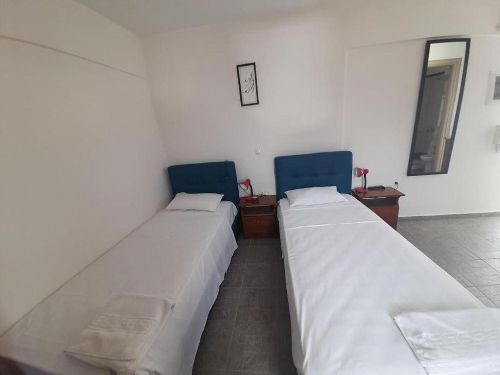 Studio (2 Adults)