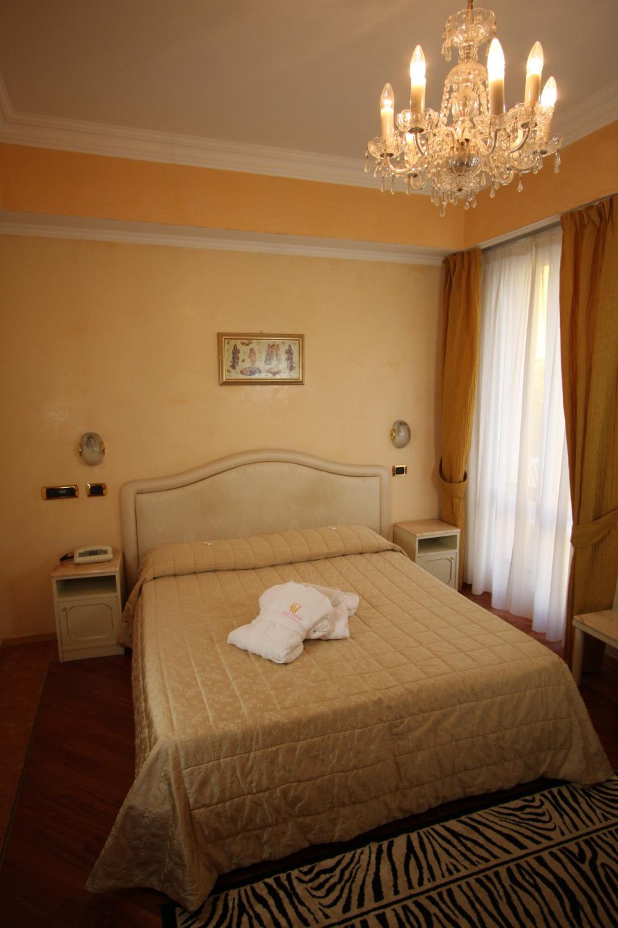 Double Room - Photo 4
