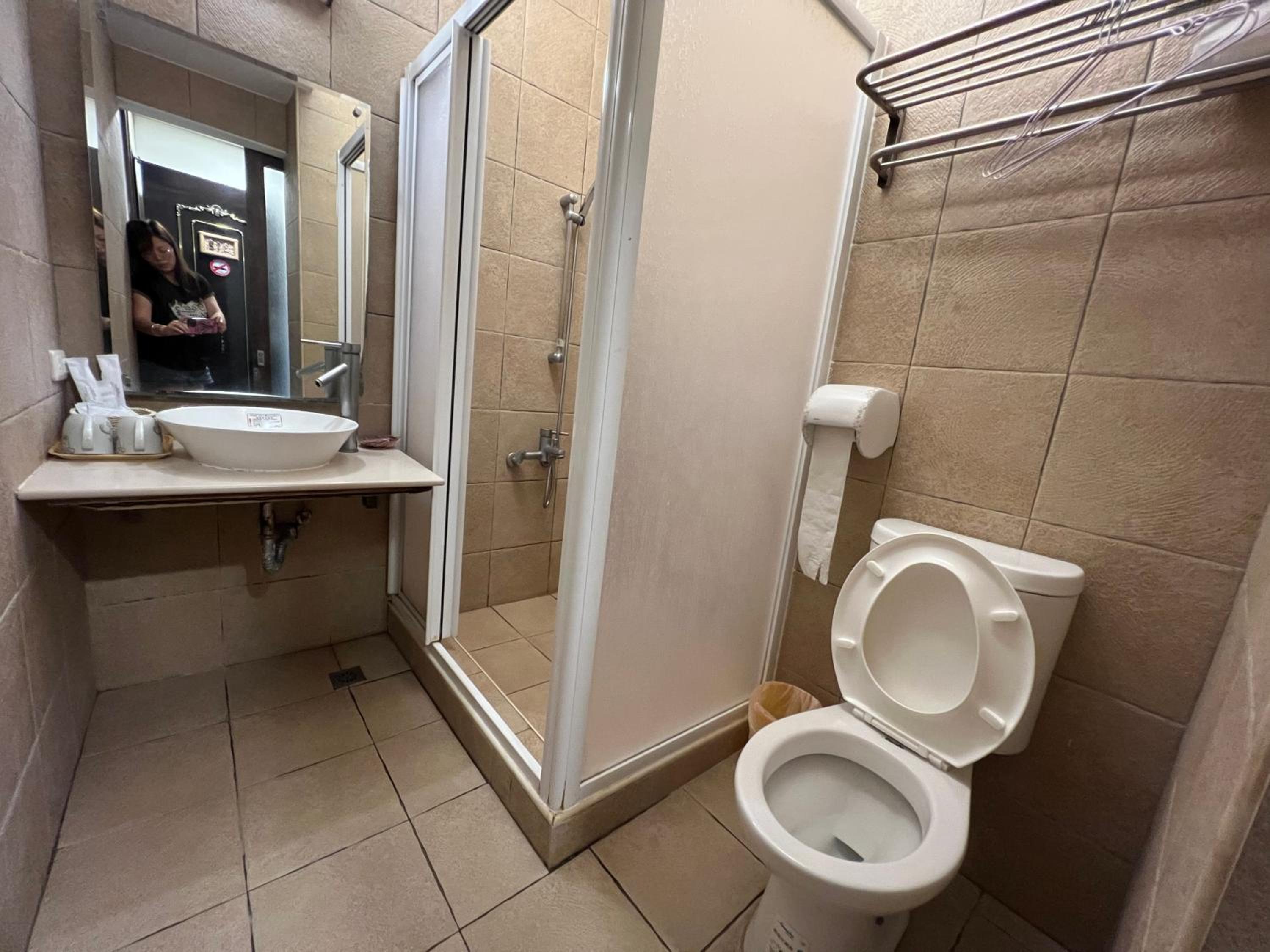 Standard Double Room - No Window photo 2