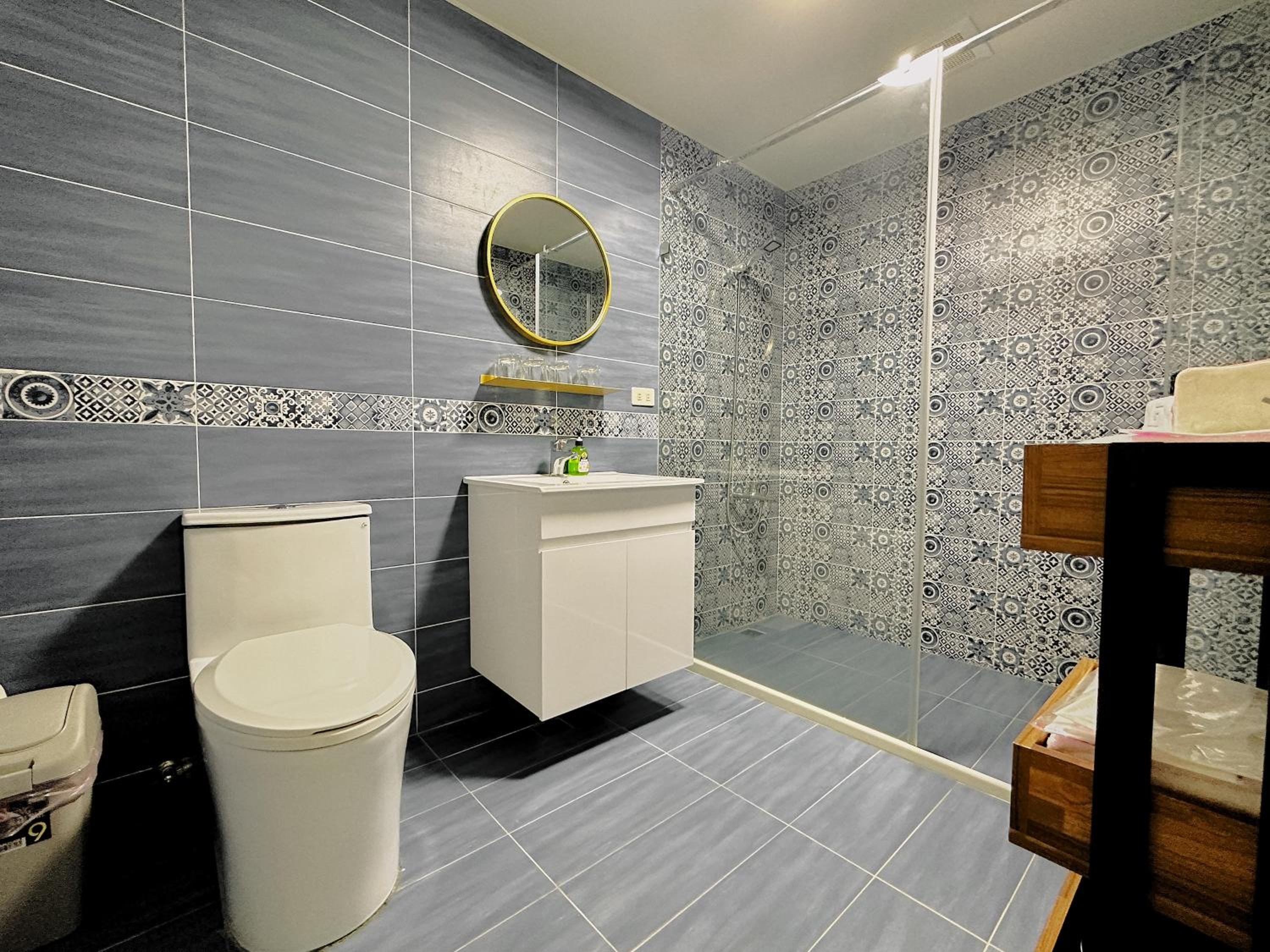 Quadruple Room with Private Bathroom photo 2