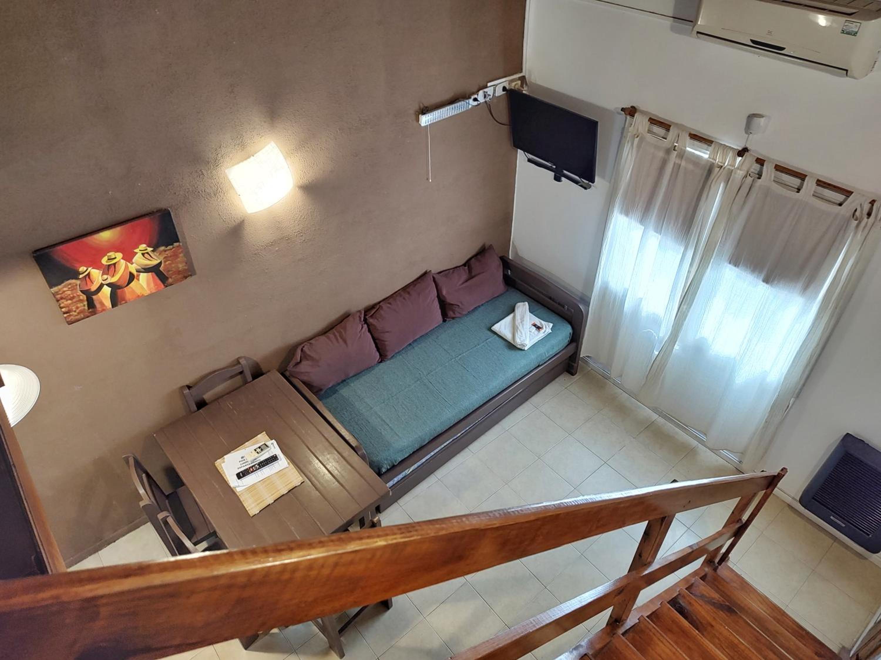 One-Bedroom Apartment photo 1