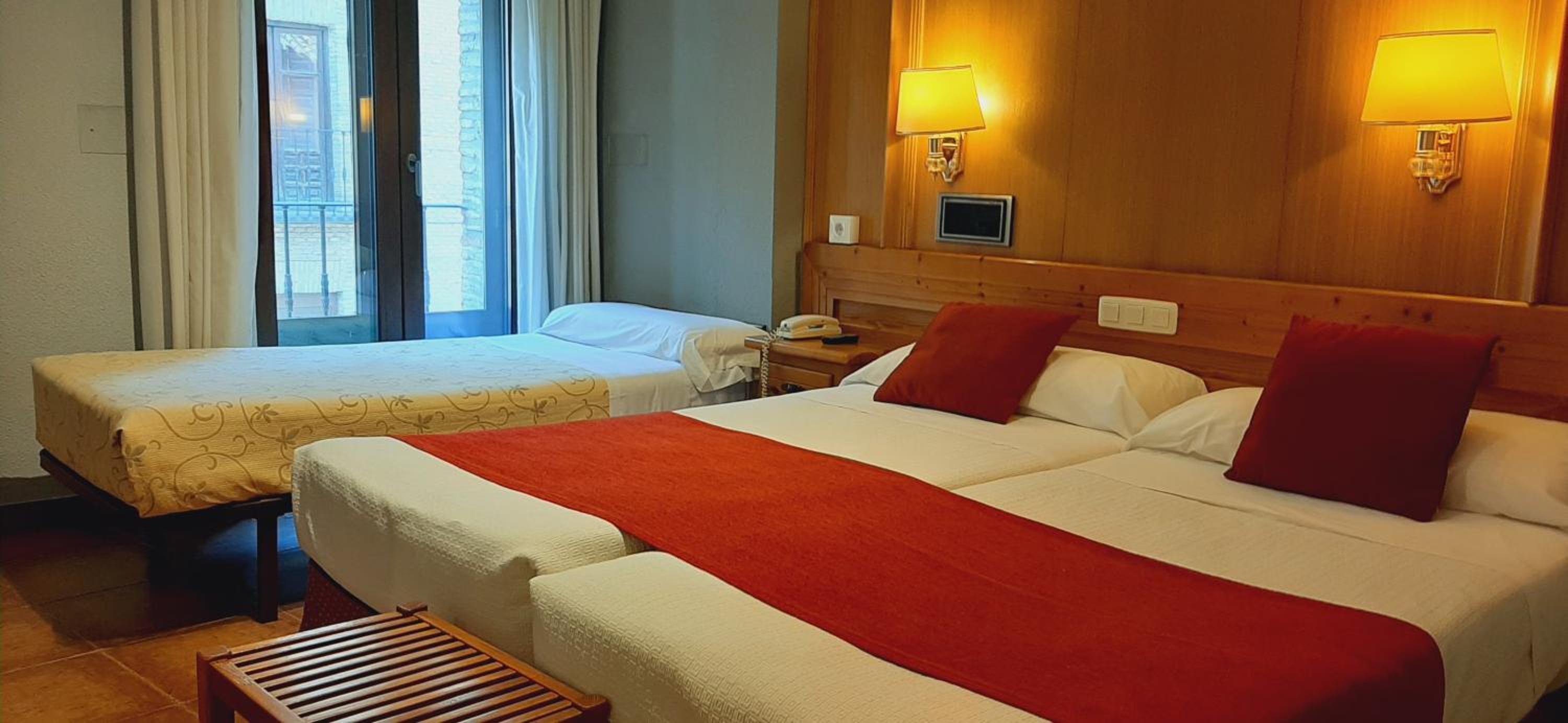 Twin Room with Extra Bed photo 3