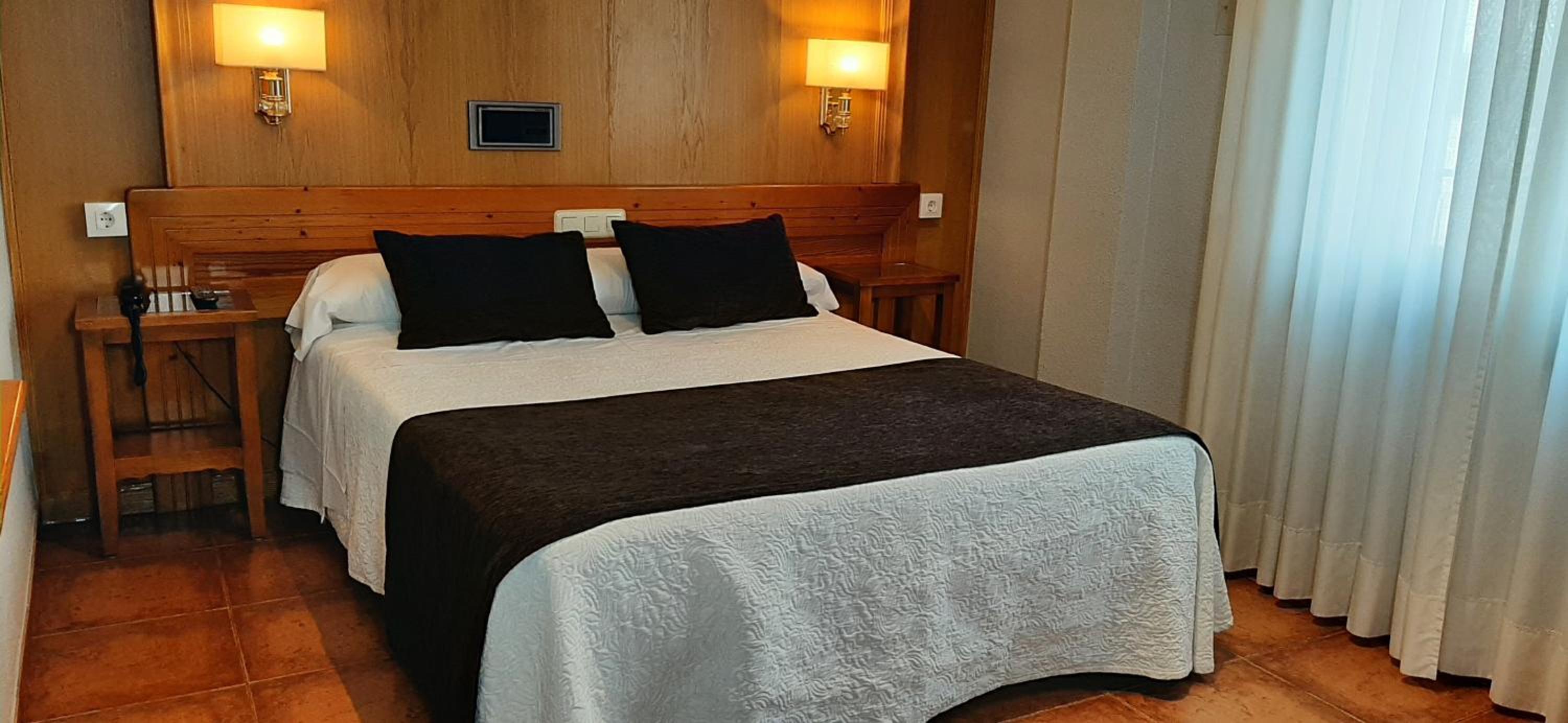 Double Room - Photo 17