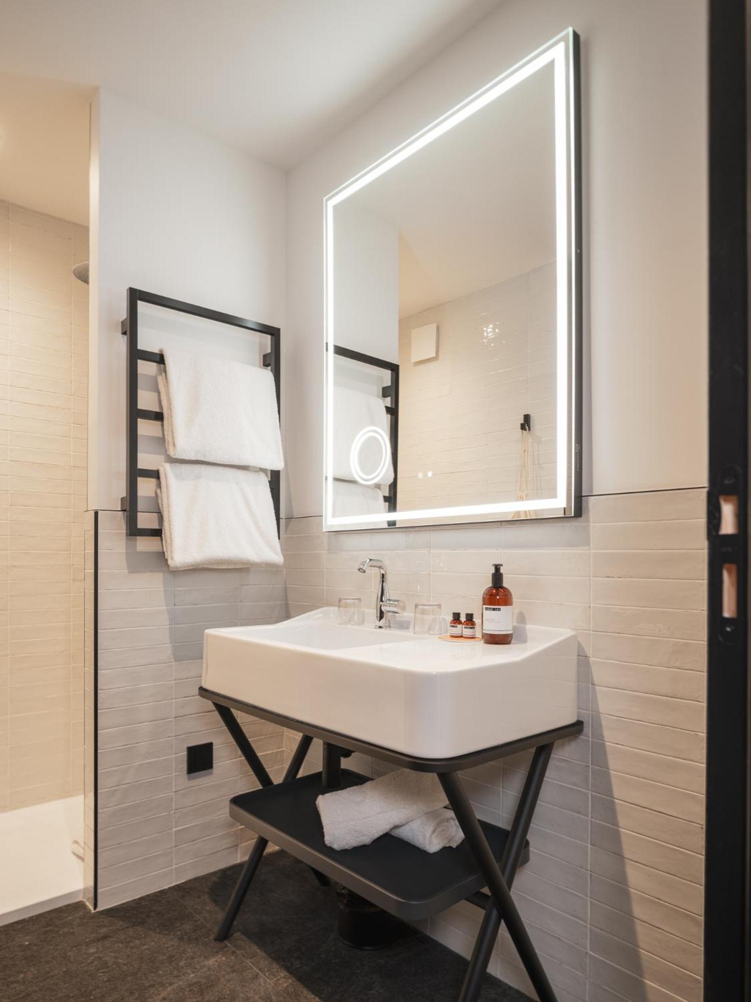 One-Bedroom Apartment - Photo 16