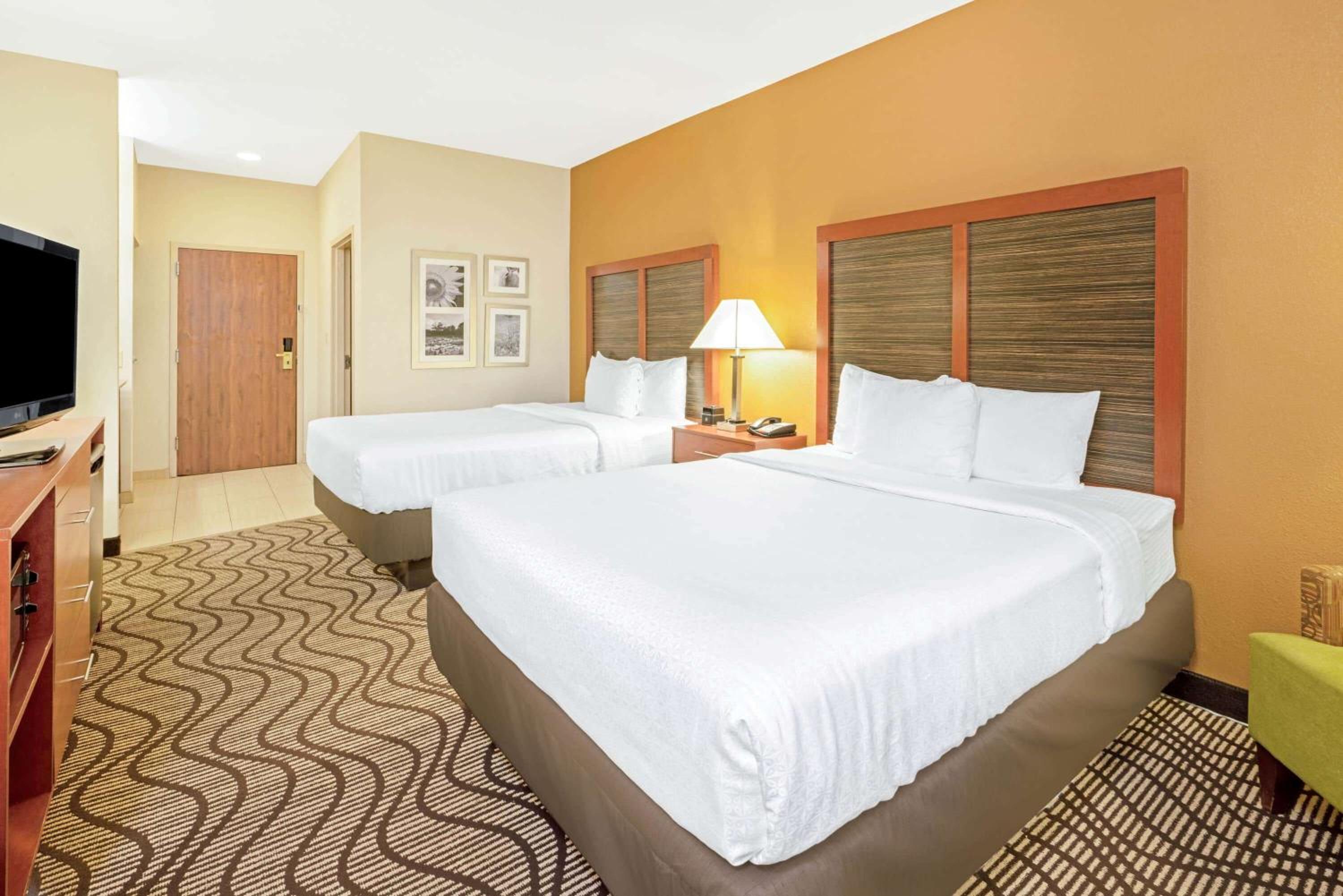 Queen Room with Two Queen Beds - Photo 1