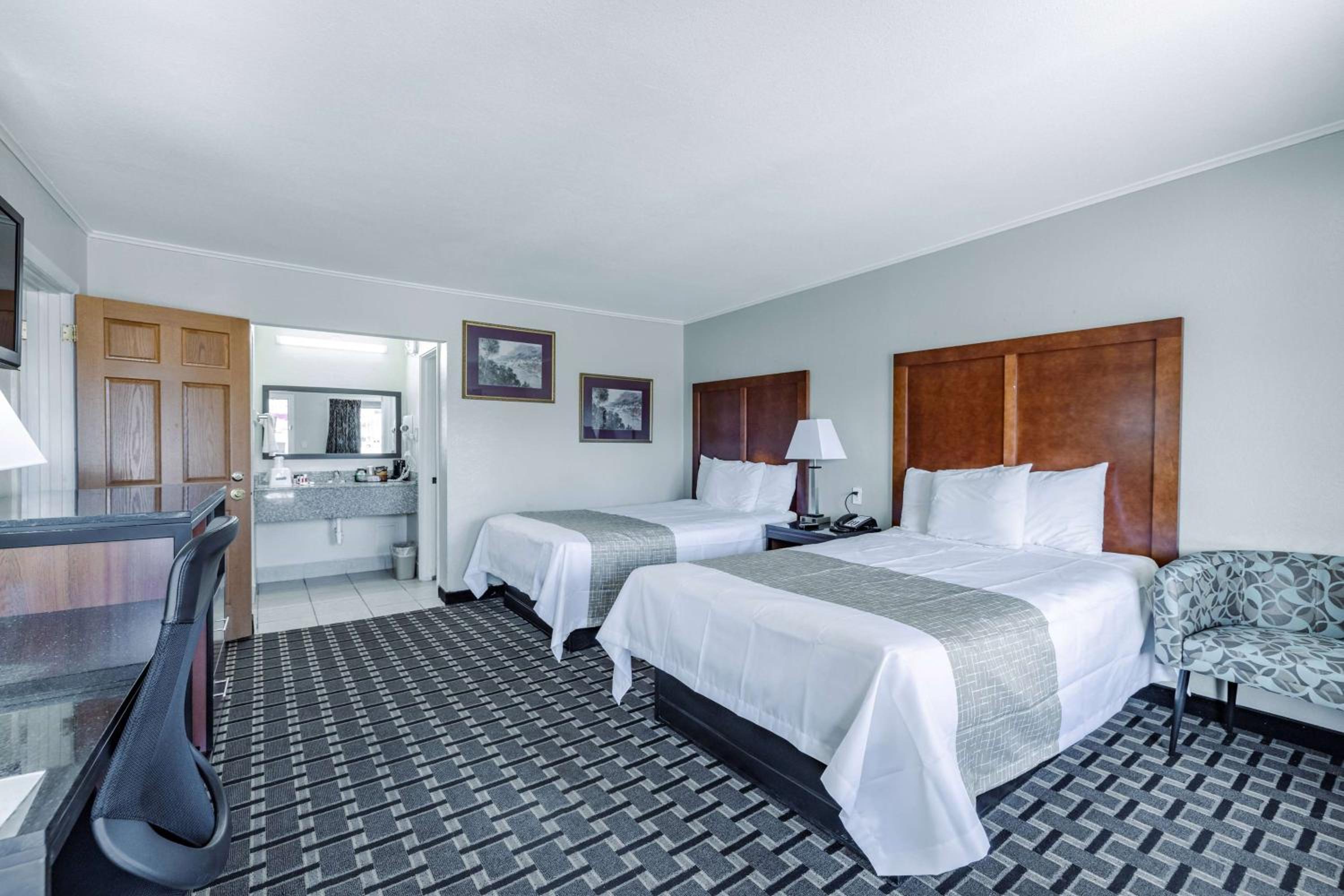  2 Double Beds Non-Smoking - Photo 7
