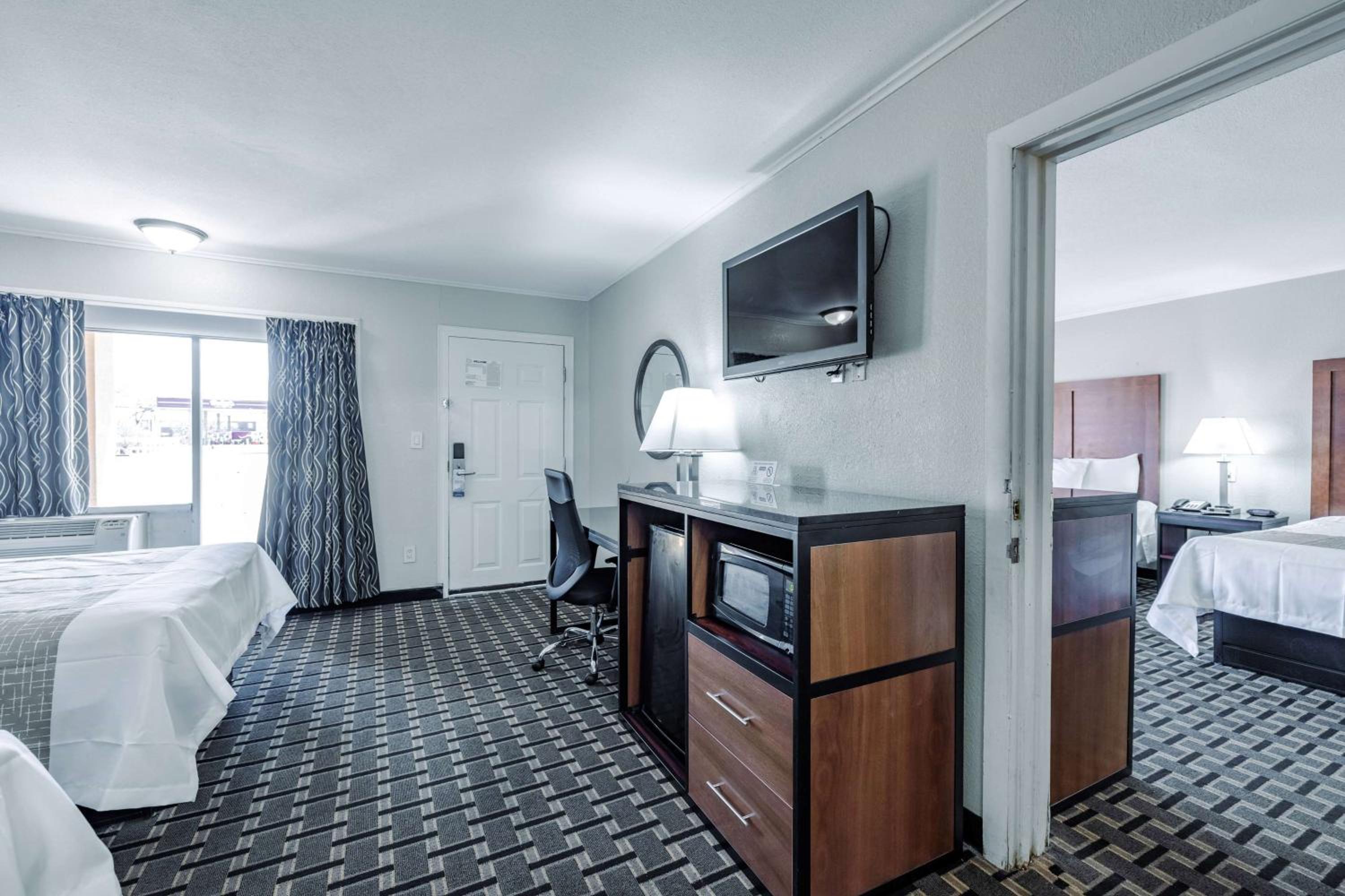  2 Double Beds Non-Smoking - Photo 1
